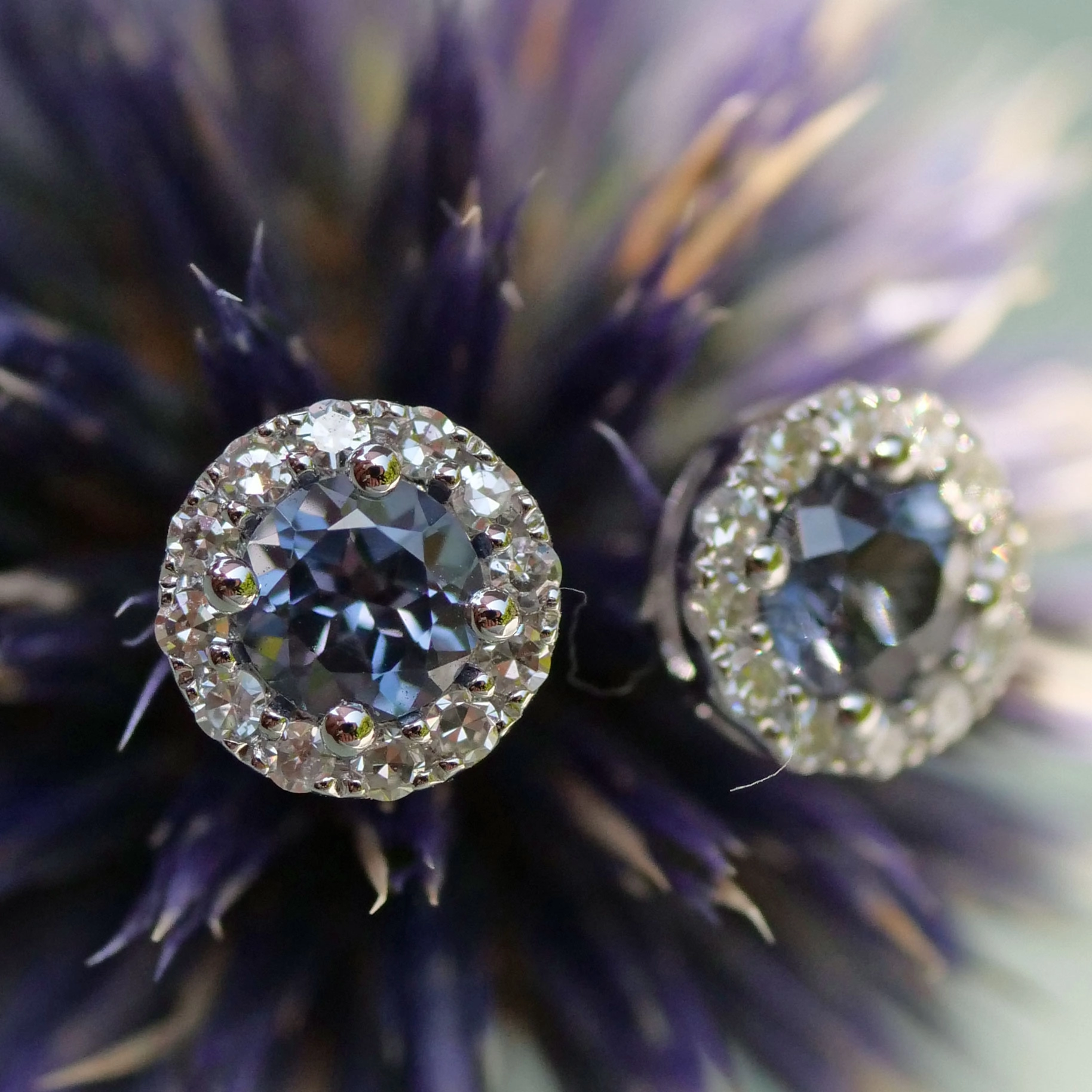 A ICECOLD Color....blue-greyish Spinel with Diamonds and Whitegold