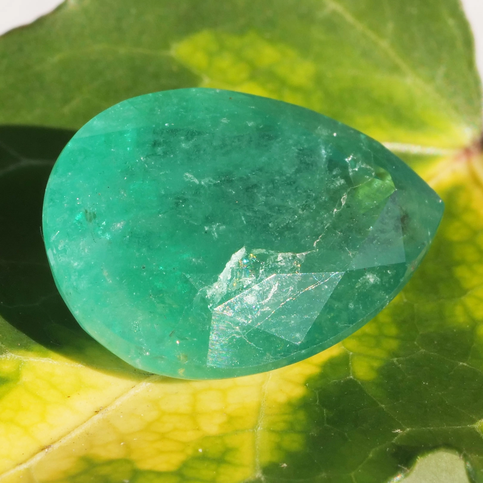 Pear Shaped Emerald 10 ct 17 x 12,5 mm Great Color