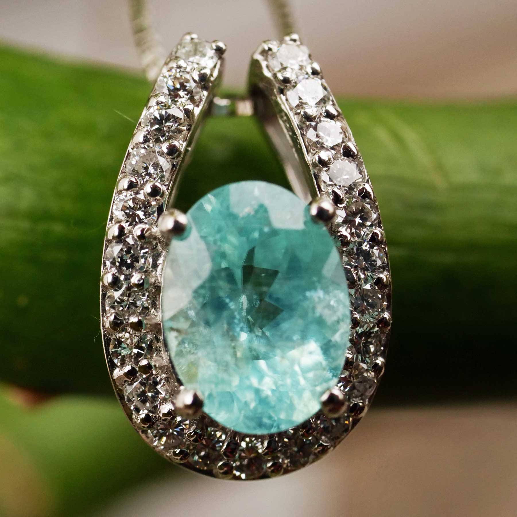 Paraiba Tourmaline Pendant in 900 Platinum with Chain 1.22 ct 0.28 ct Luminous Swimming Pool Turquoise Blue