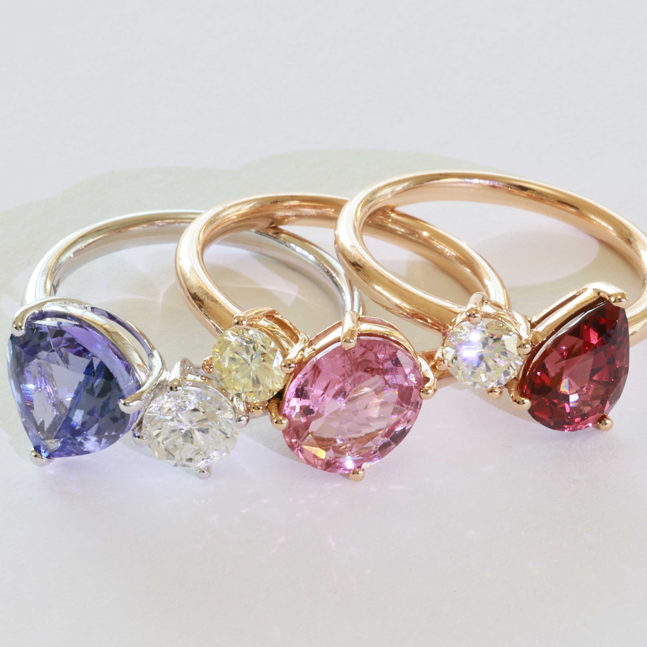 Tanzanite Brilliant Ring 750 White Gold 2.30 ct 0.42 ct great Design to combine as a Plug-in 