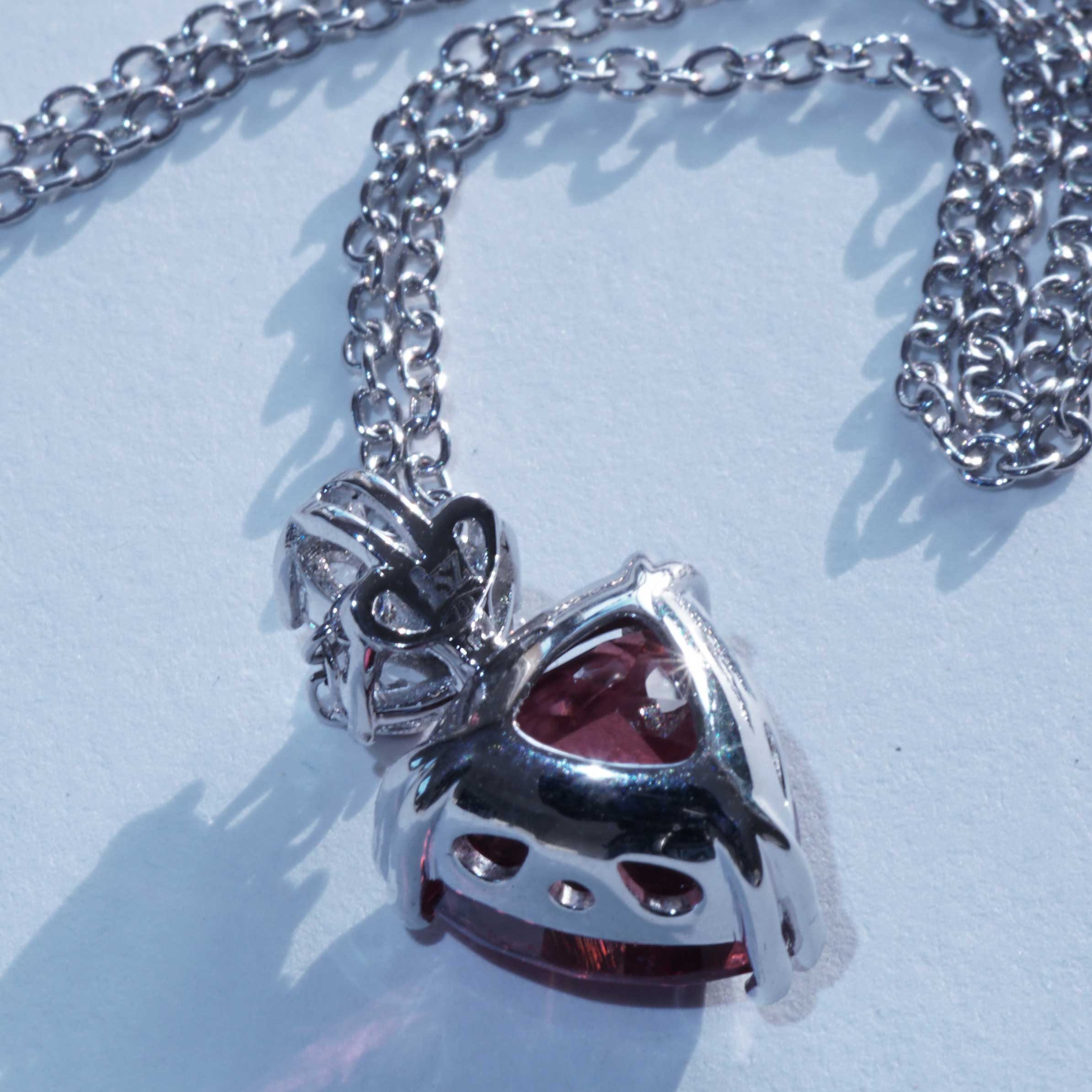 Malaya Garnet Brilliant Necklace 5.47 ct 0.22 ct 750 white gold - the most changeable among the gemstones, color change desired