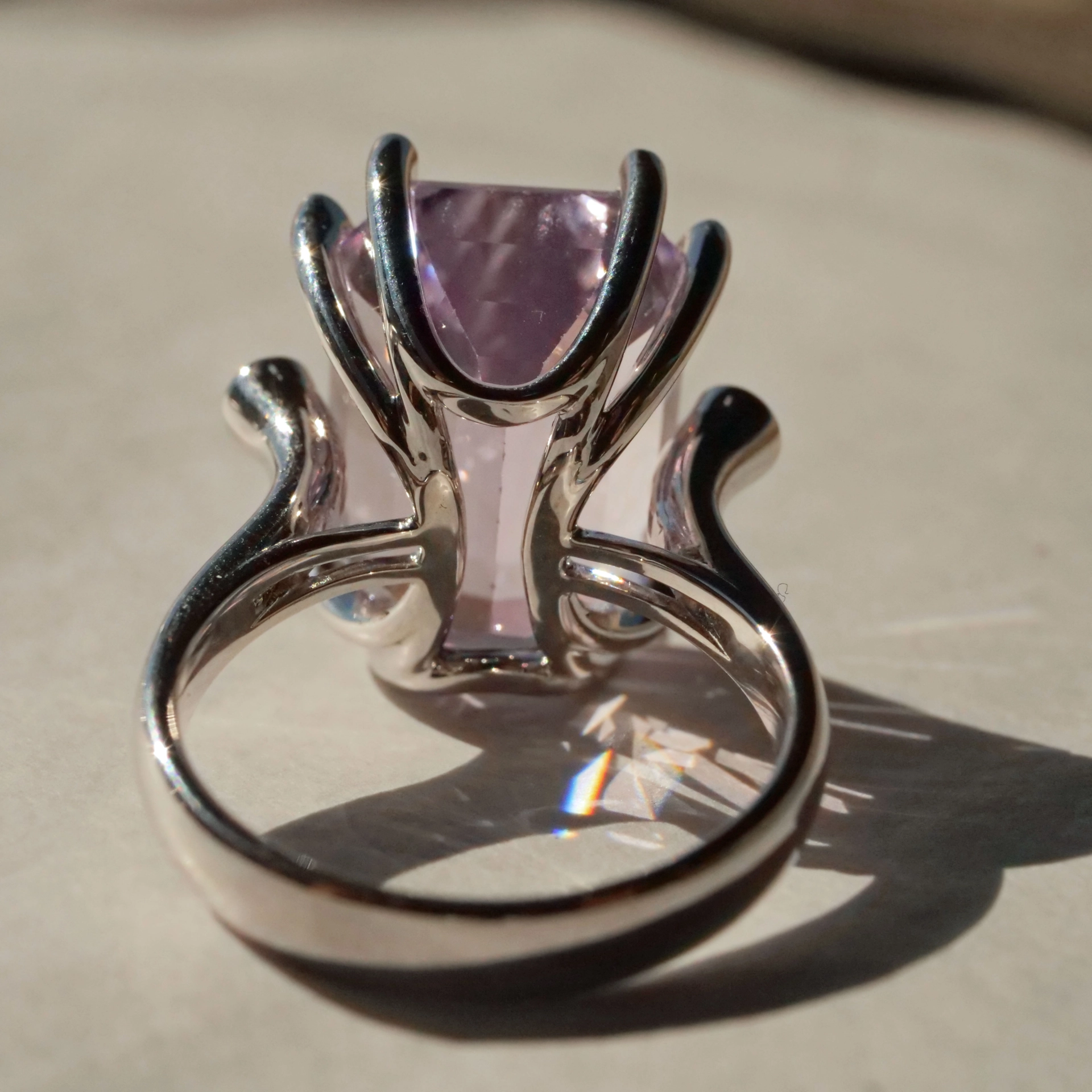 Kunzite Brilliant Ring 18 kt White Gold 18.64 ct 0.13 ct.....very chic set