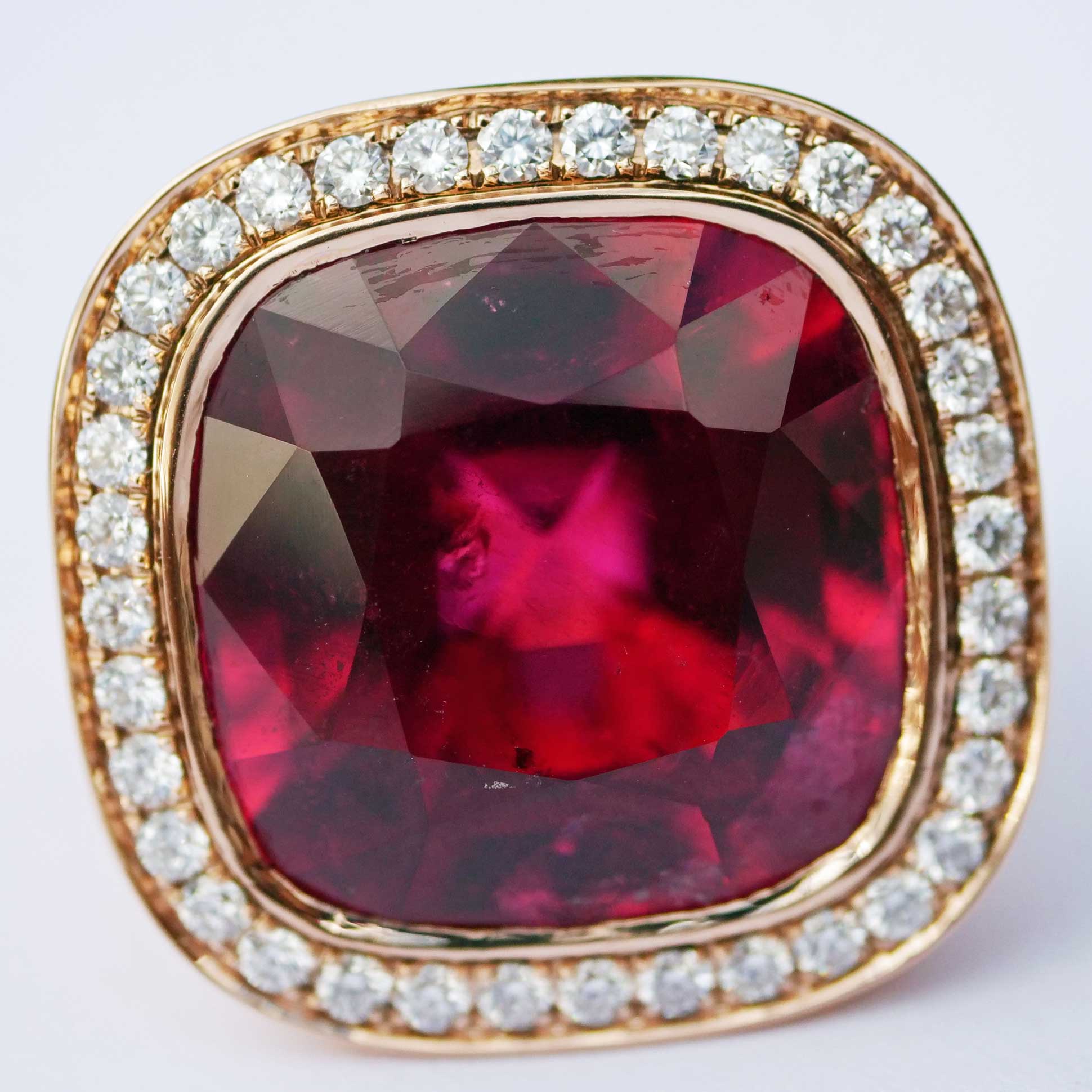 Rare Rubellite Brilliant Ring from Afghanistan 23.10 ct red-pink Exception of Luminosity AAA+