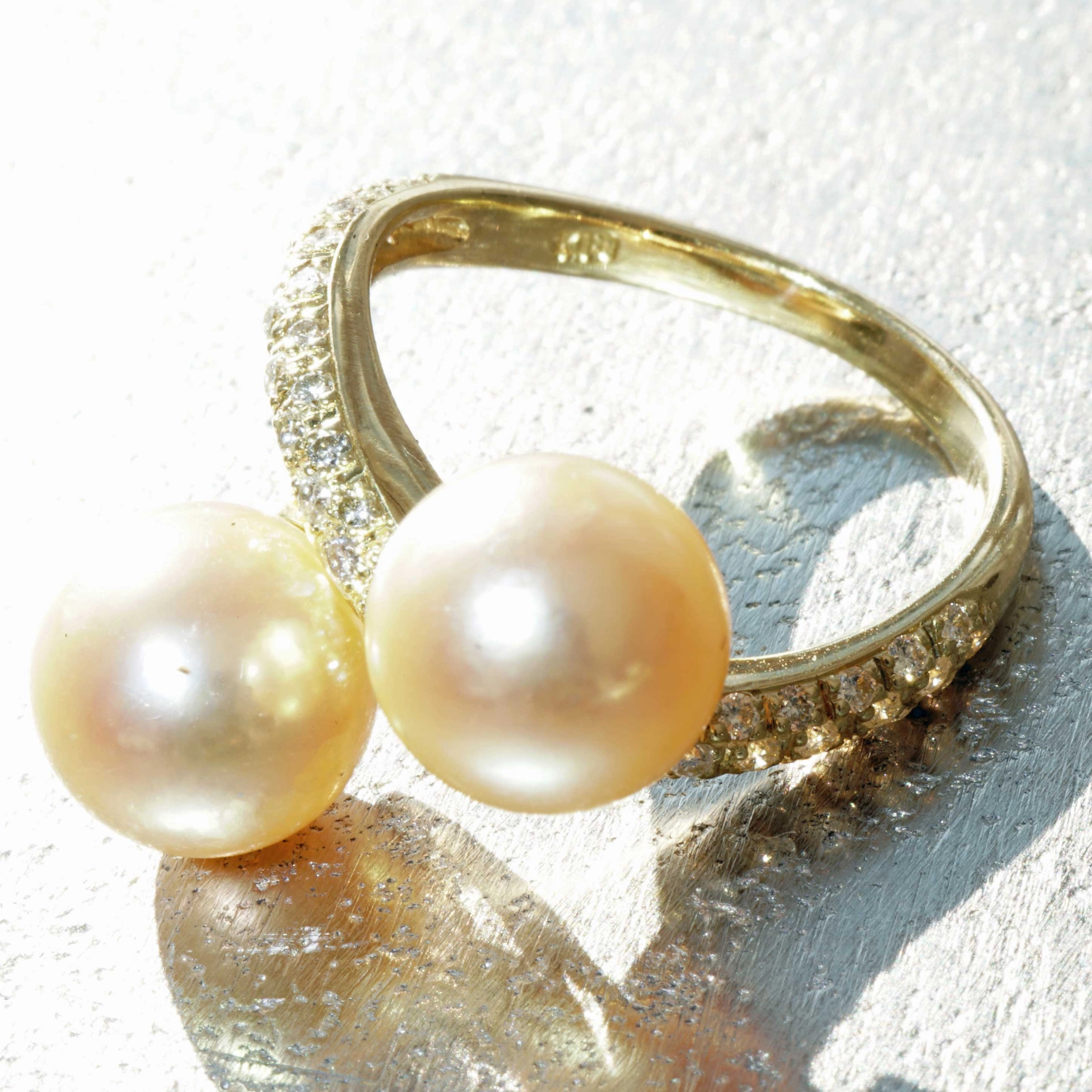 Southsea Pearl Brilliant Ring 18 kt Yellow Gold 0.51 ct W / VS-SI very elegant
