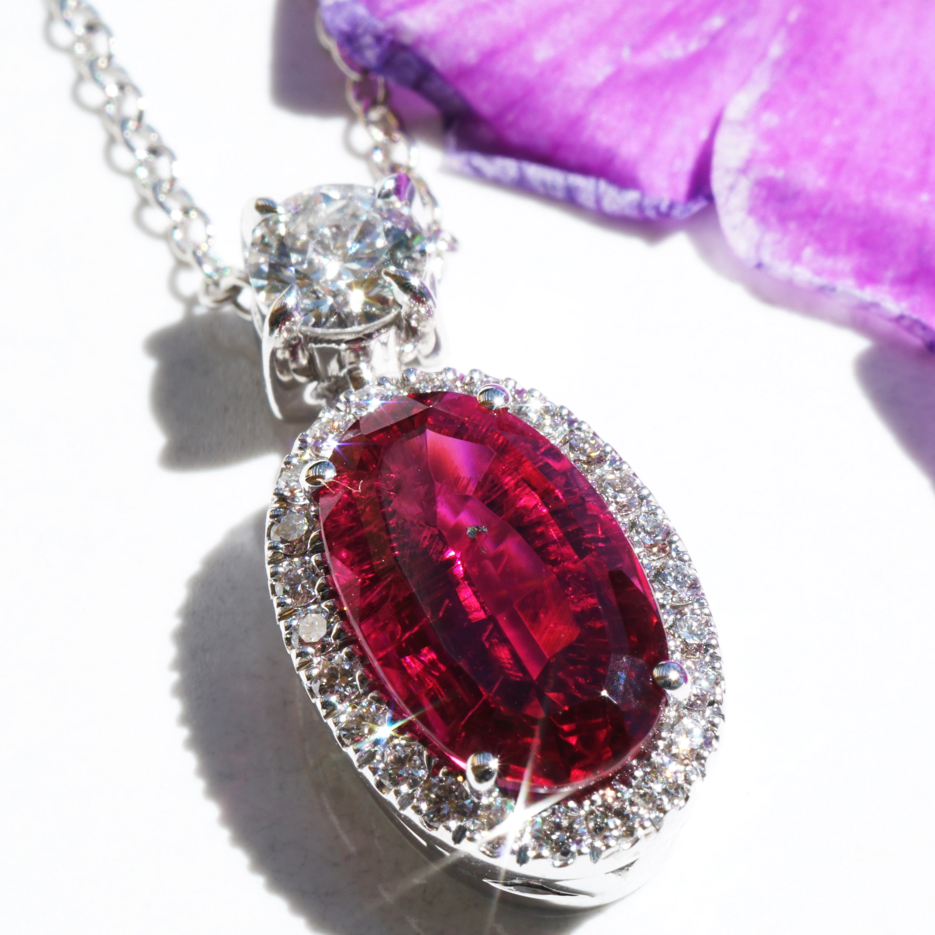 Rubelith Brilliant Pendant with Chain 750 White Gold from traditional goldsmiths...magnificently beautiful