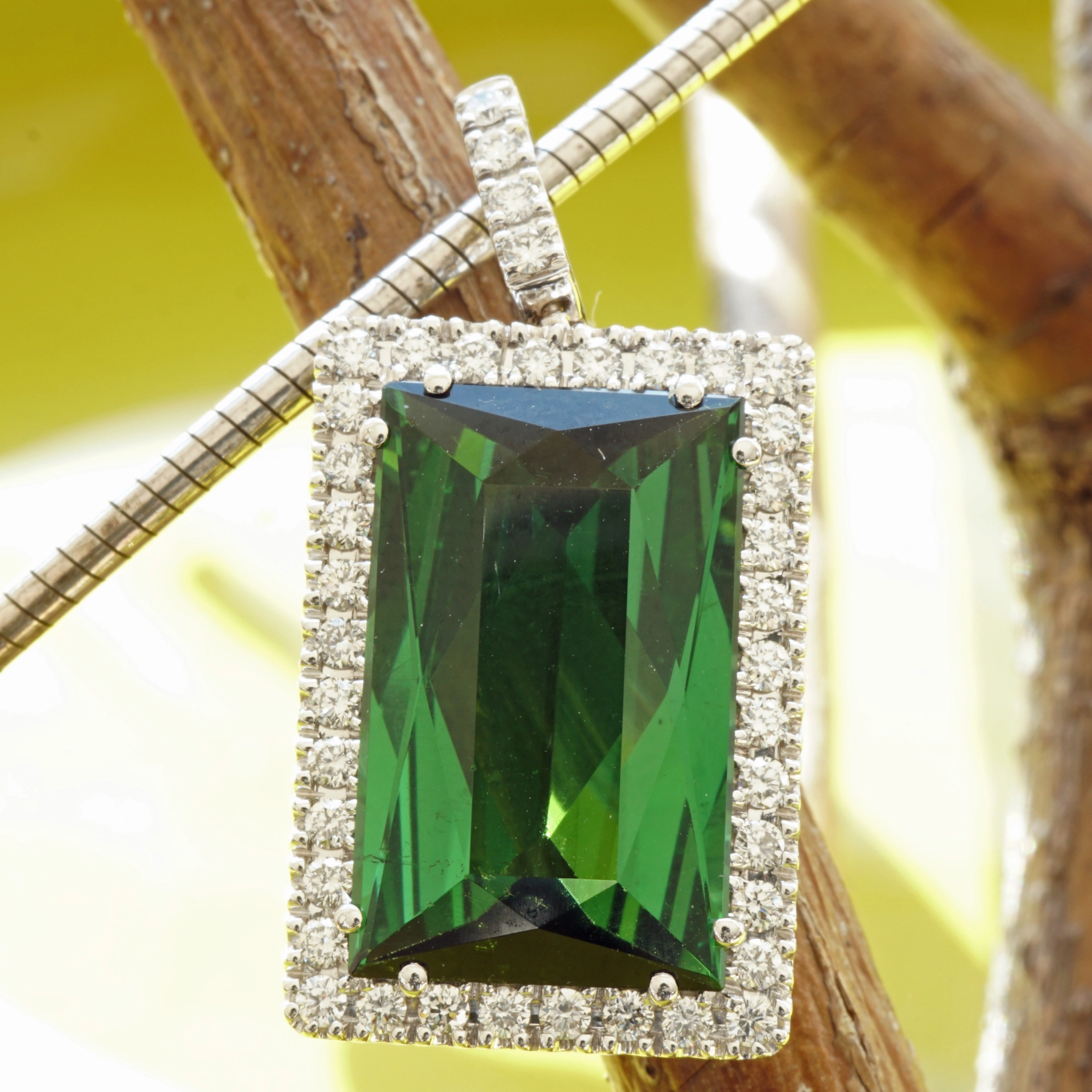Turmalin Brillant Anhänger 750er Weissgold 9.10 ct 0.50 ct TW VS AAA+ AMAZONASGRÜN