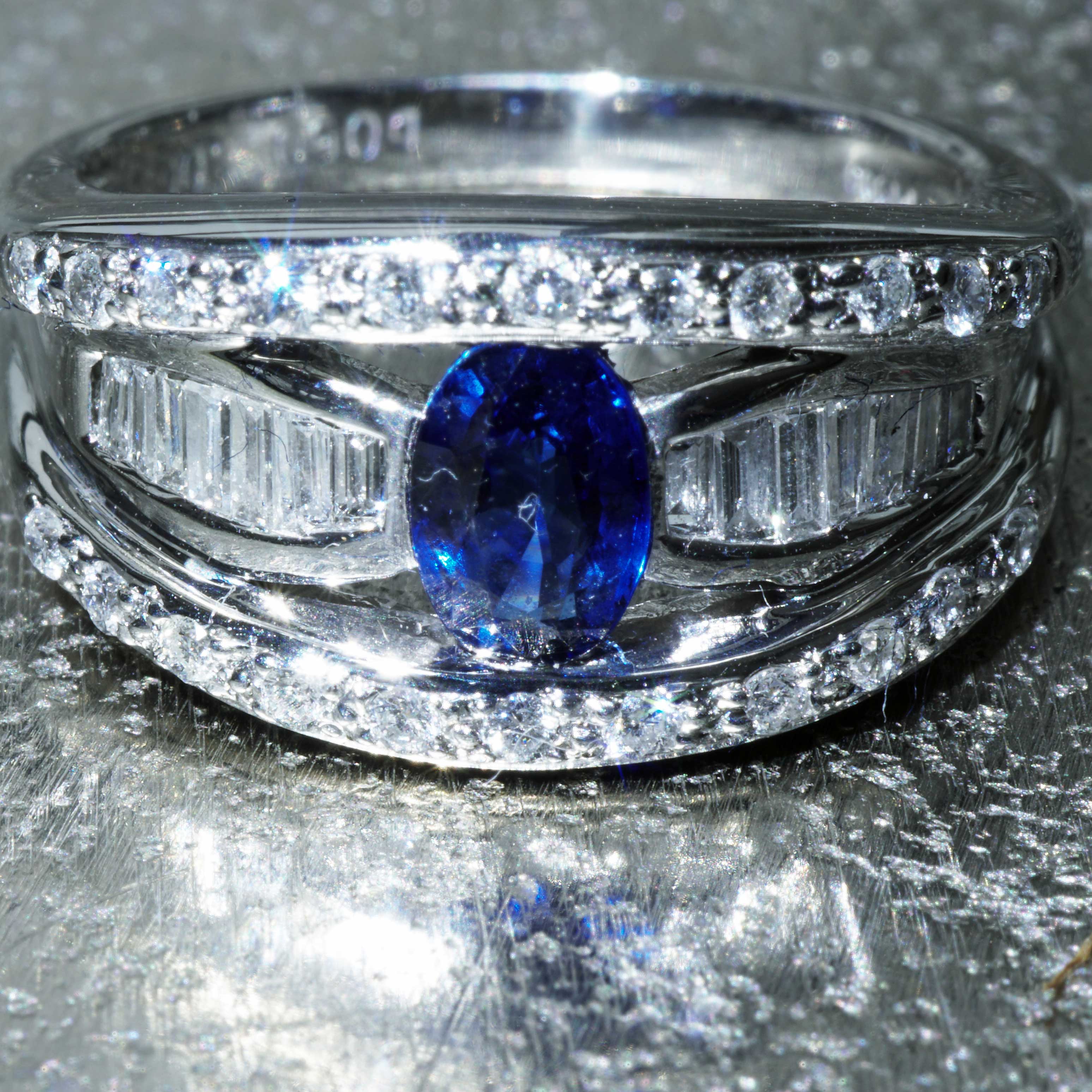 Sapphire Brilliant Ring 900 Platinum 0.65 ct 0.50 ct finest Sapphire and brilliant-cut Diamonds in Platinum