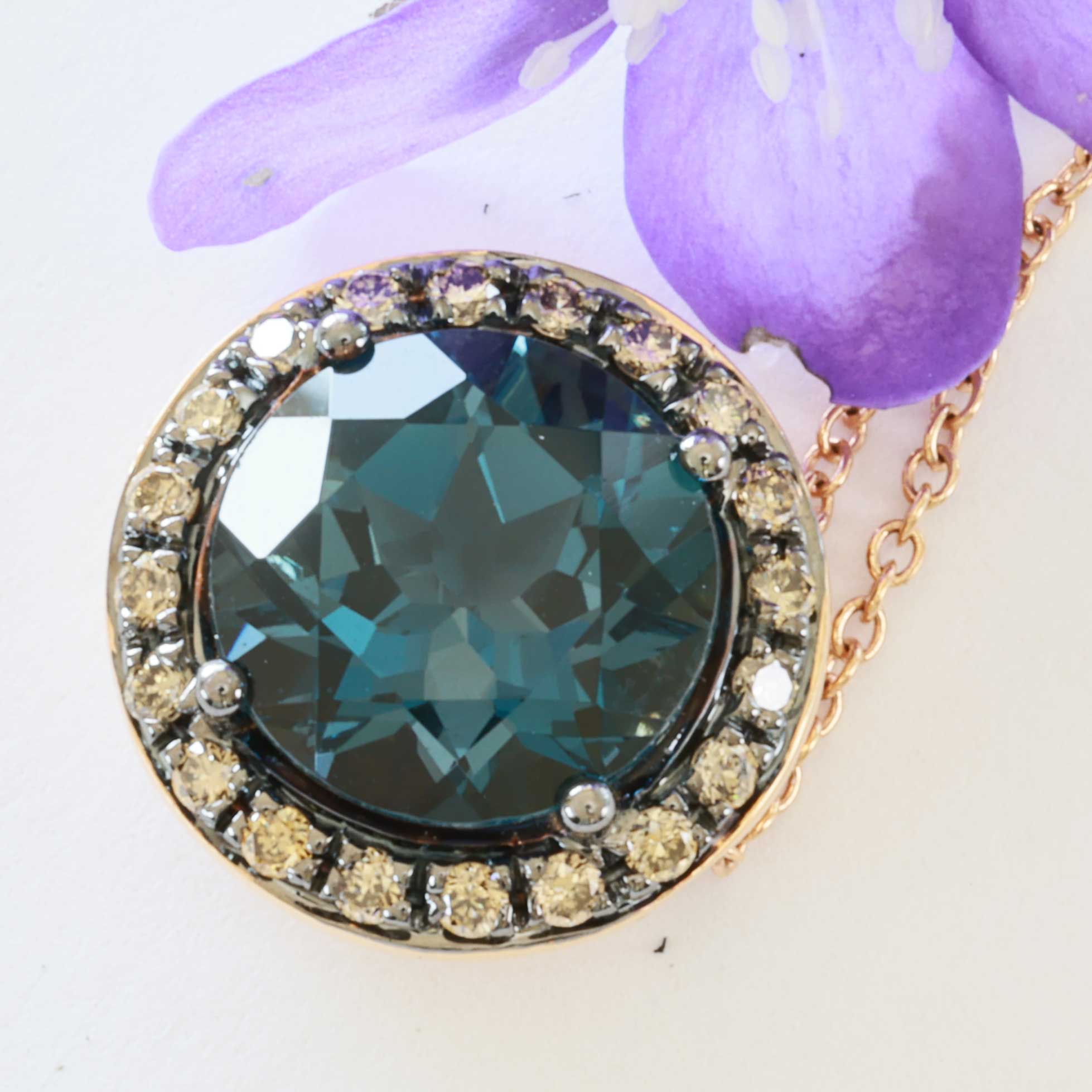 Blue and Grey....what a Cool Combination....Rosegold Pendant 18 kt Topaz and Diamonds