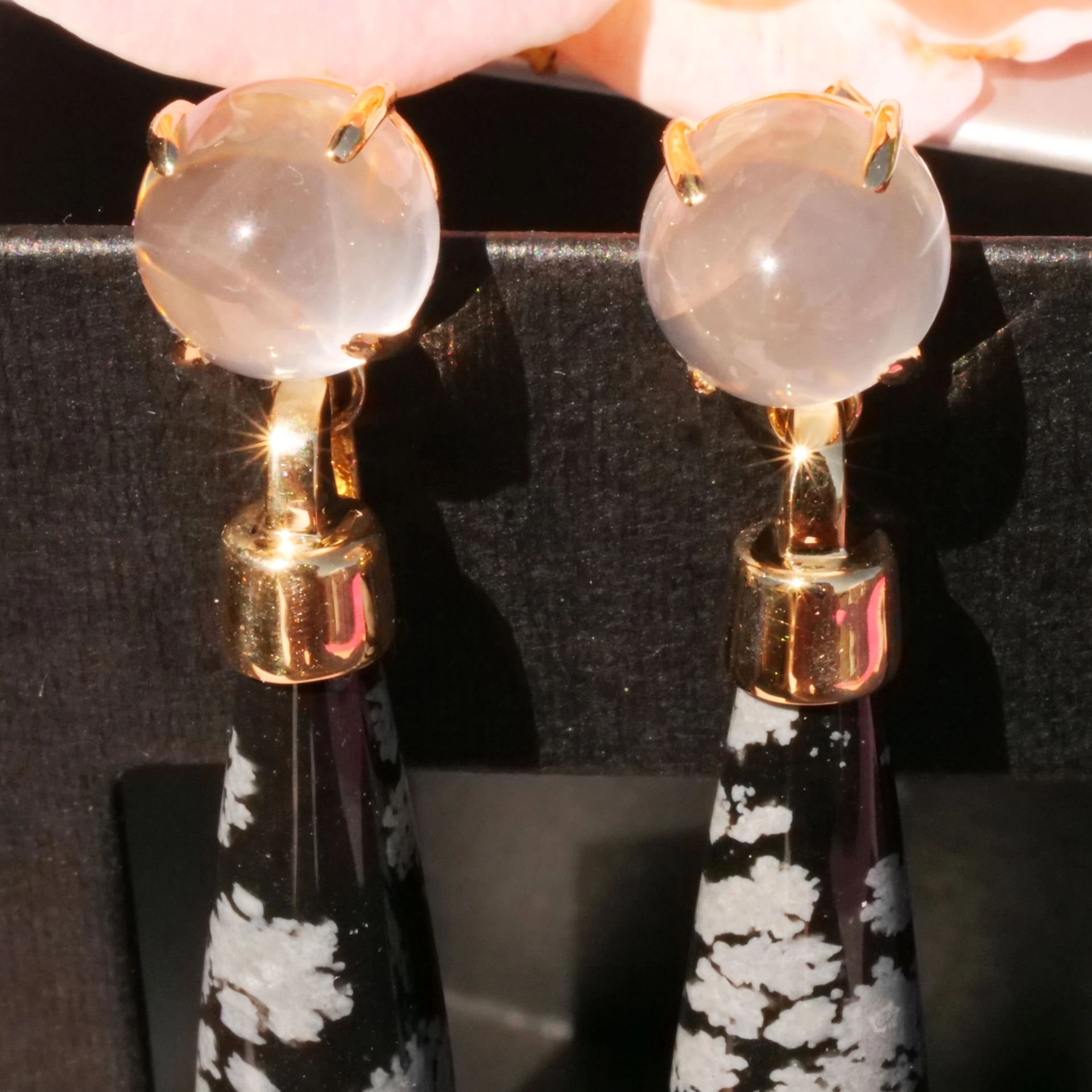 Snowflakes Obsidian Rosequartz Earrings 18 kt Yellowgold..wonderful natural Gems