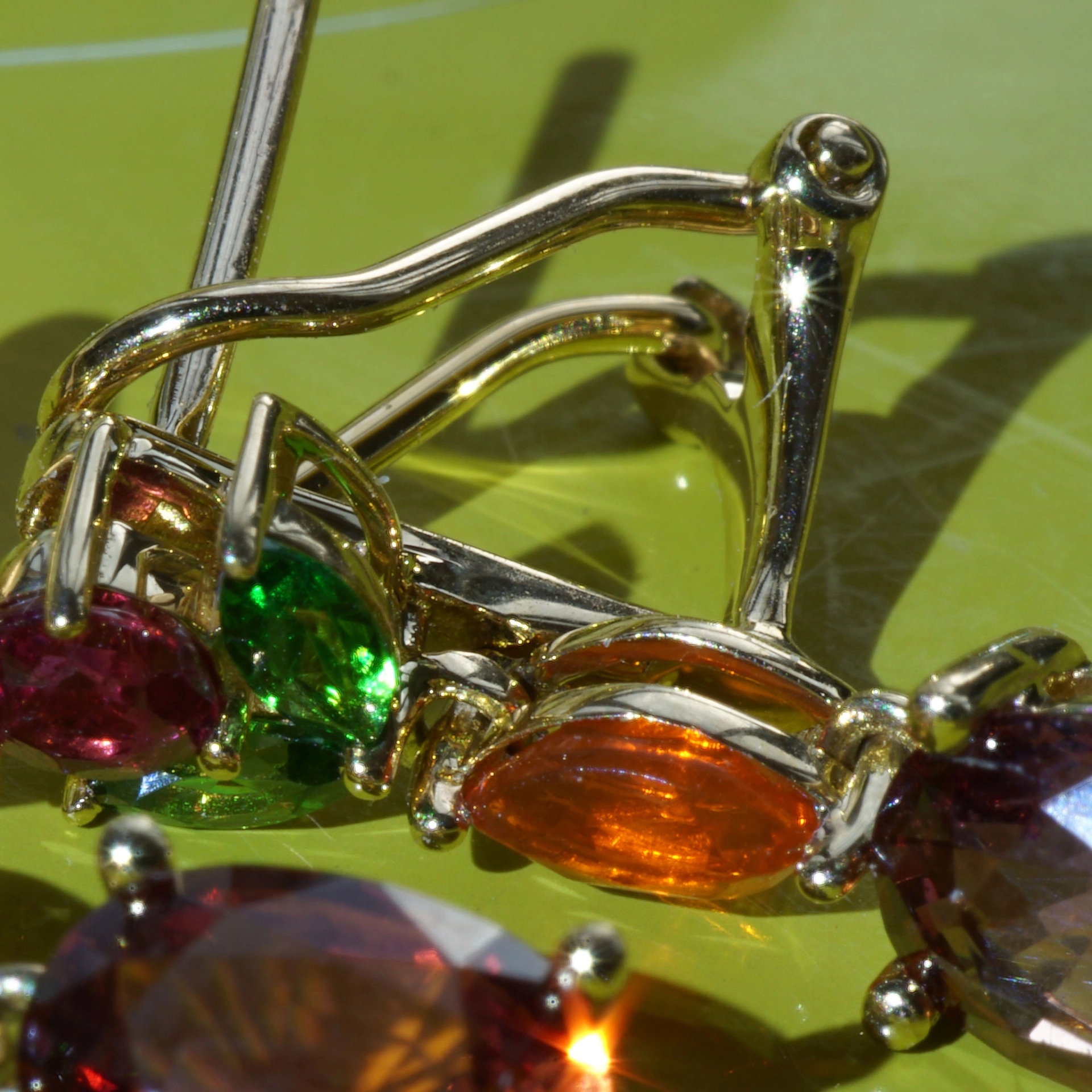 Gorgeous Colors like Blossoms in the Wind...18 kt Yellowgold