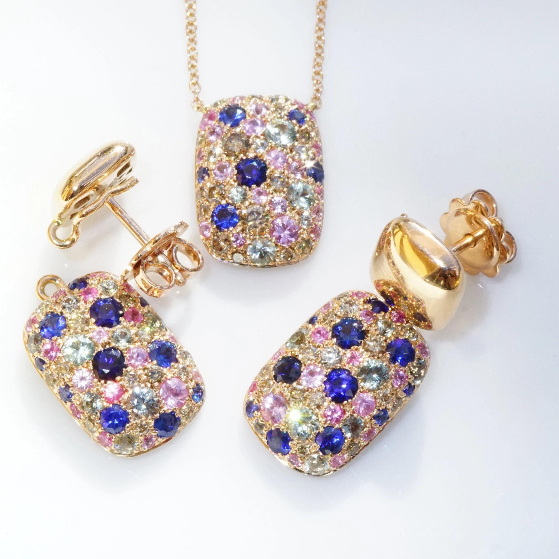 Saphire Brilliant Necklace 18 kt Rose Gold...wonderful play of Colors