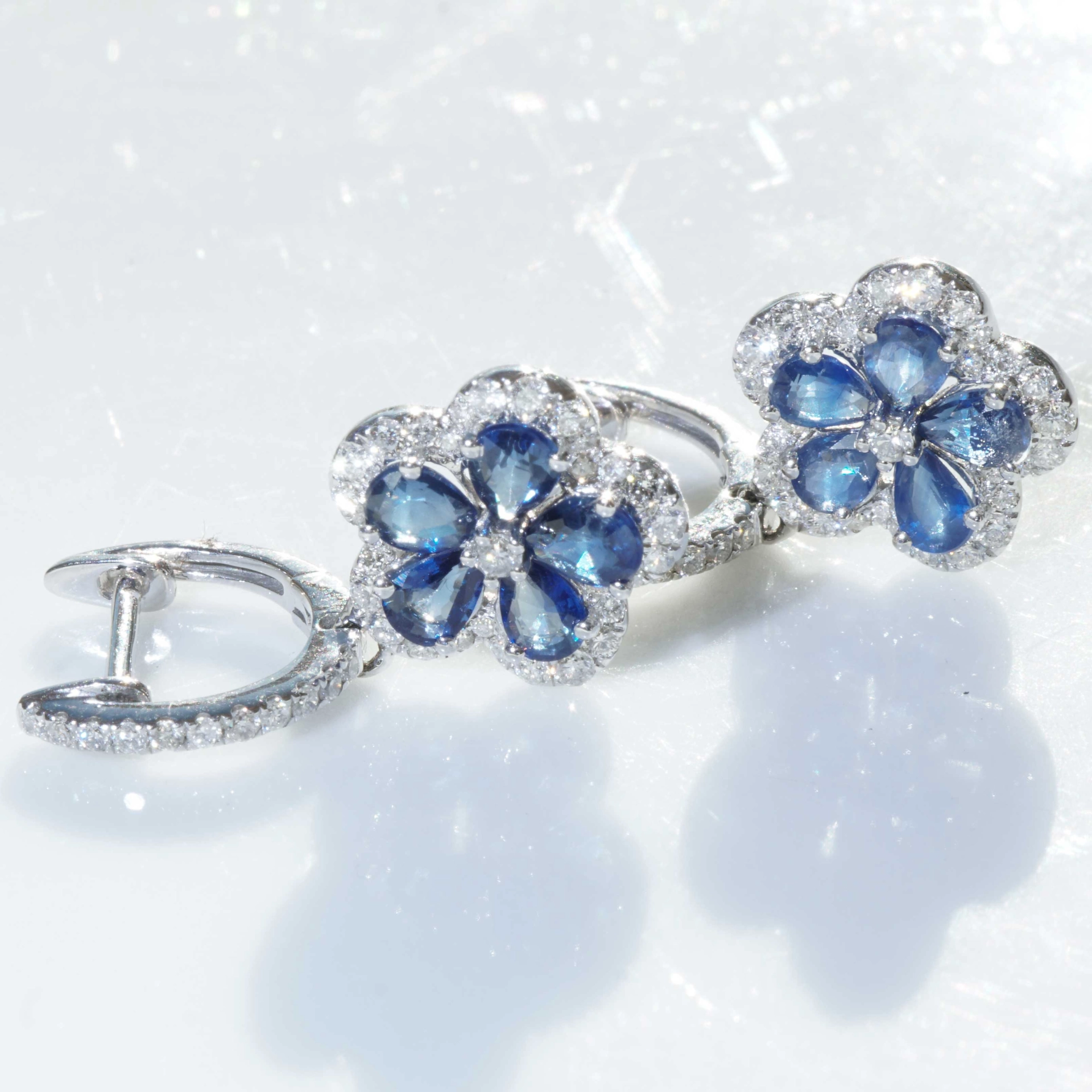 Saphire Brilliant Earrings floral Style...sooo pretty... 18 kt White Gold 
