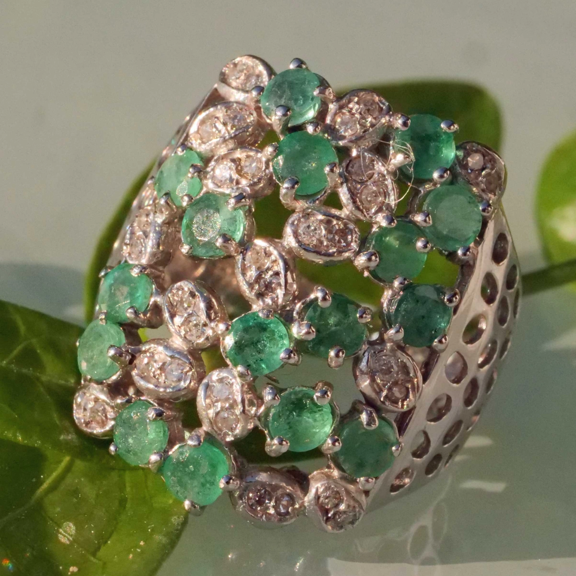 Representative Emerald Diamond Ring of a special kind 18 kt White Gold