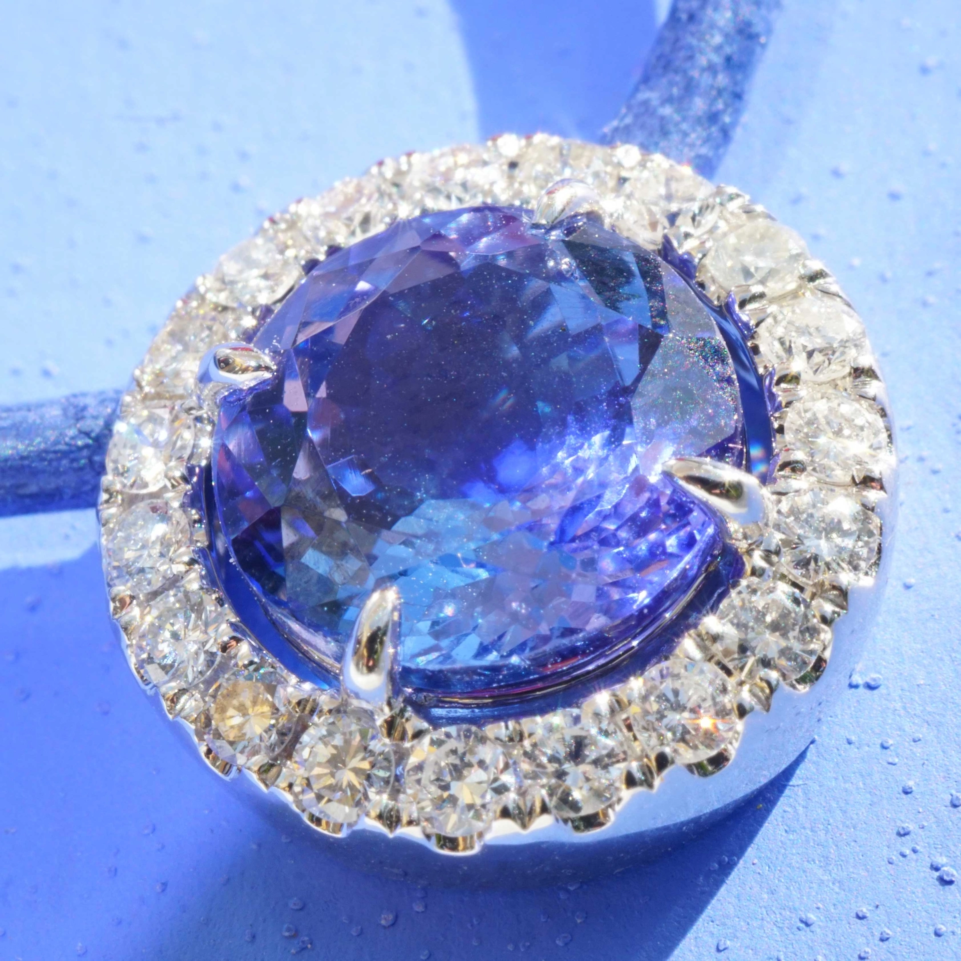 Tansanite Brilliant Pendant 2.86 ct 0.37 ct TW VS..hot blue 18kt White Gold...great Color
