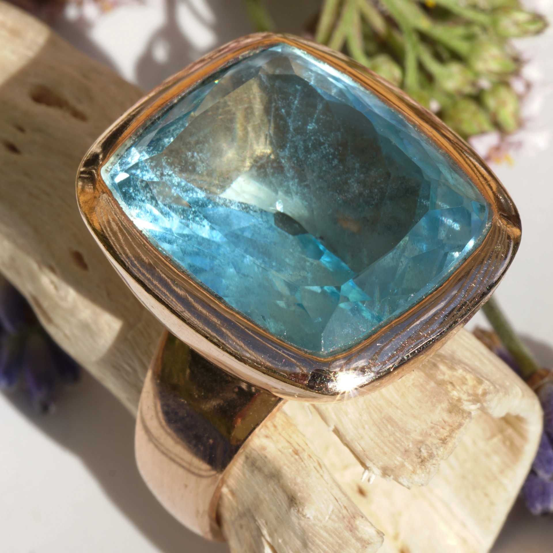 Bluetopaz Ring 27 ct Silver Rosegold Plated....Wow Jewelry