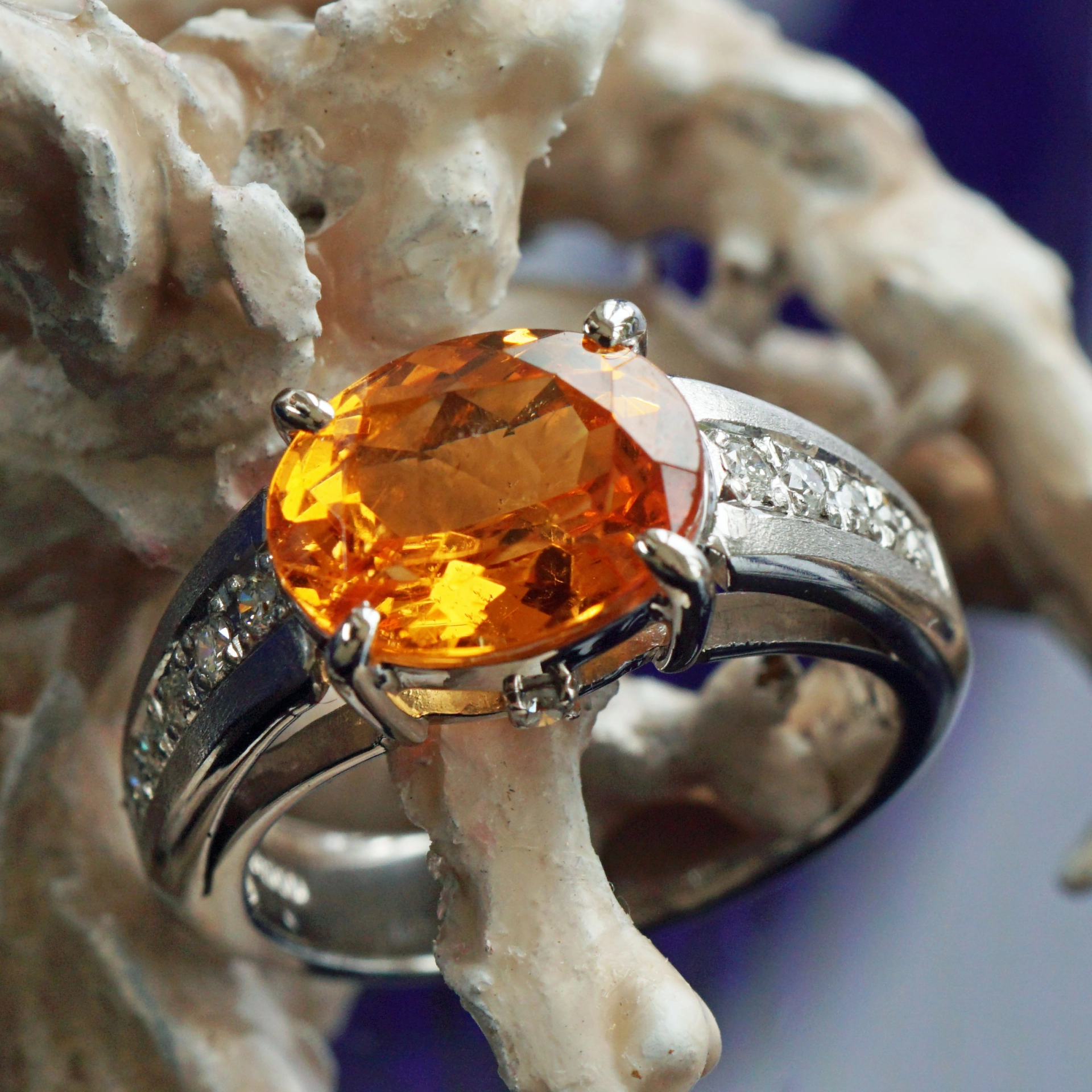 Mandaringranat Brillant Ring in 900er Platin