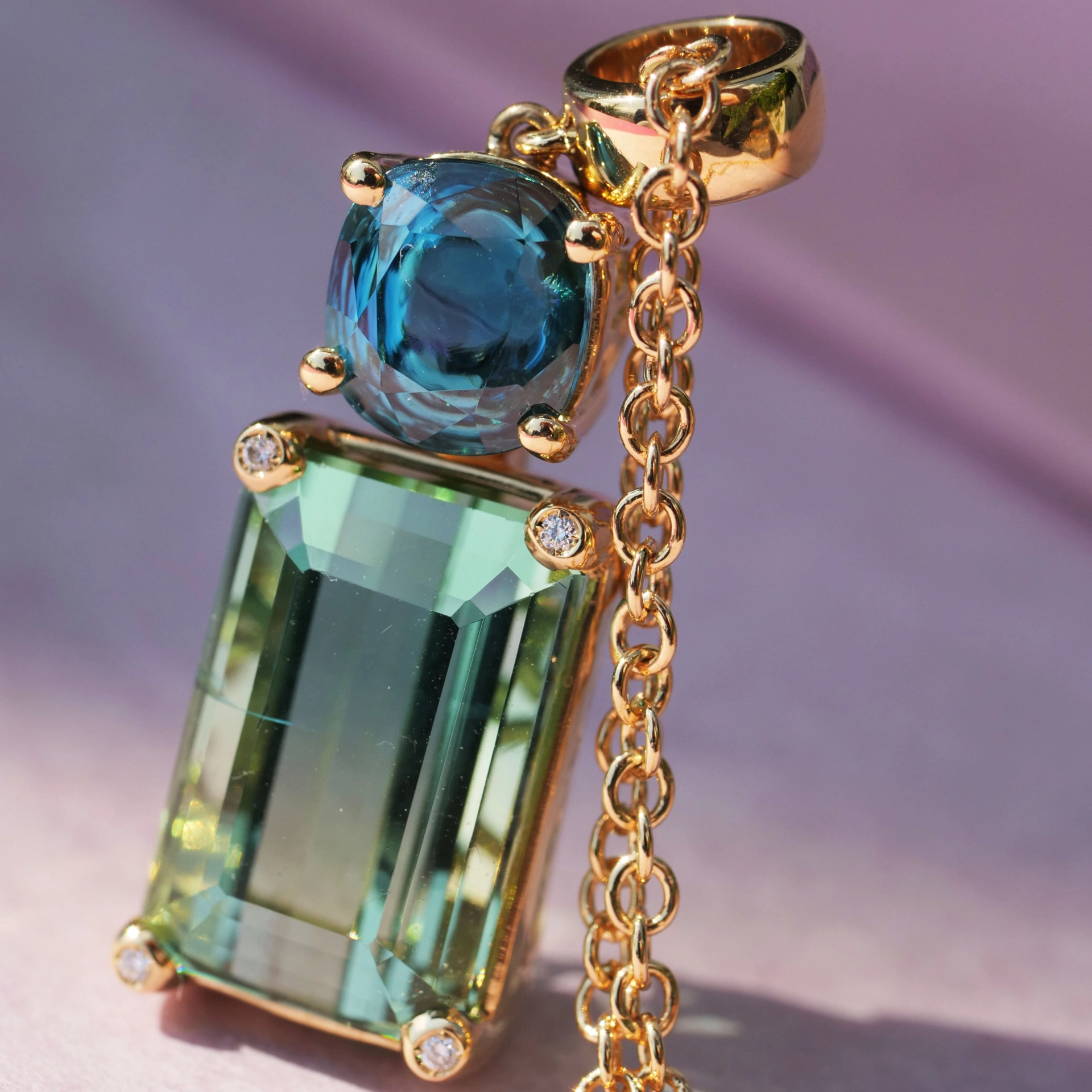 Tourmaline Zirkon Brilliant Pendant in 750 Yellow Gold blue-green Bicolor. 9.60 ct Africa/Congo