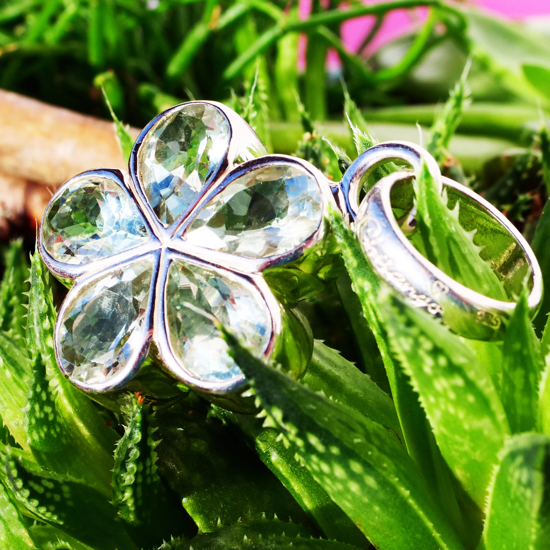 Chilango Pendant Margerite with green Amethyst 925 Silver gold-plated