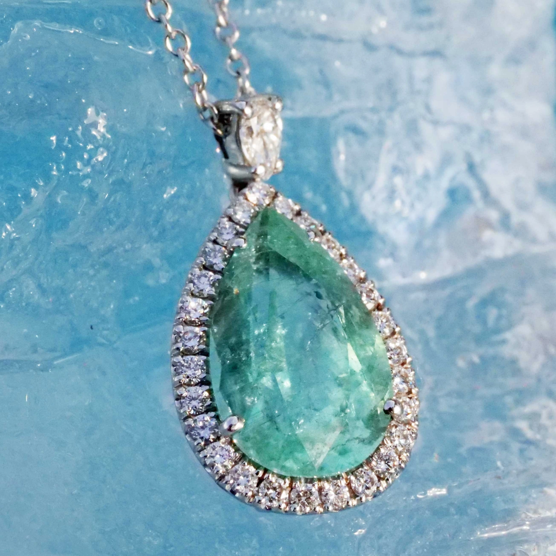 Paraiba Tourmalin Brilliant Necklace 3.89 ct 0.43 ct 18 kt White Gold..what a Icebreaker