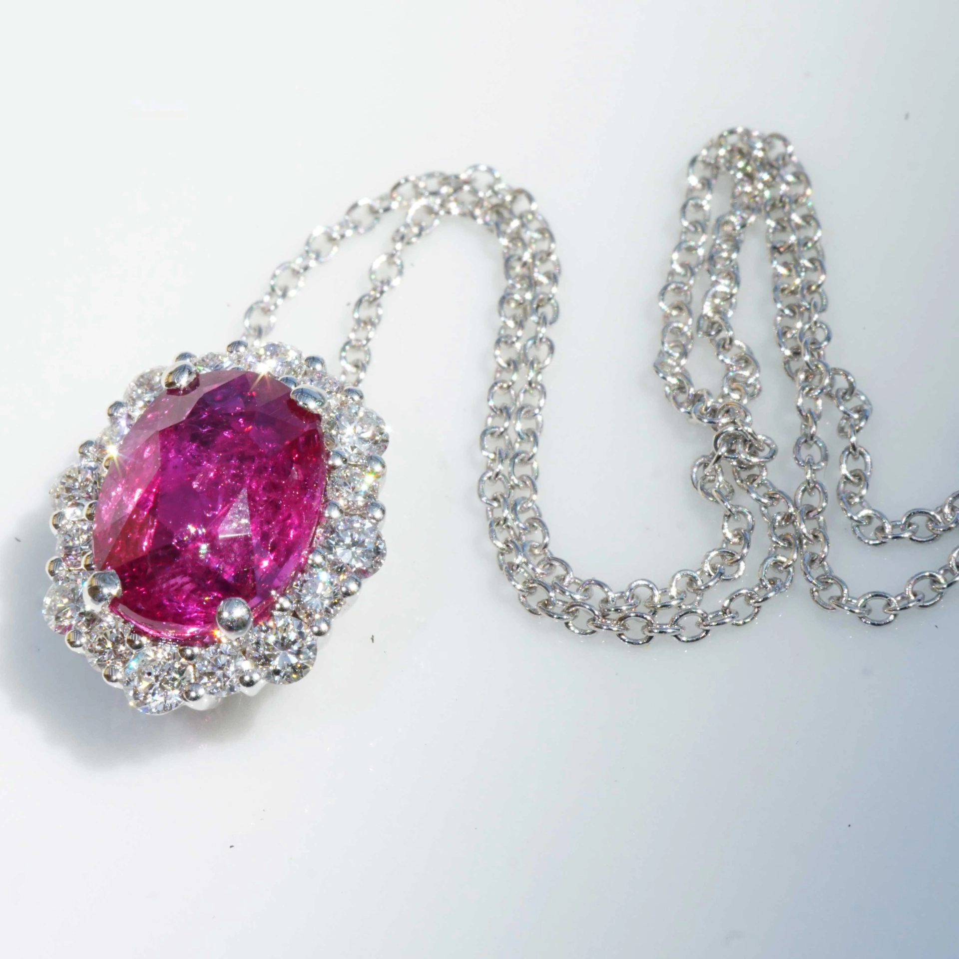 Brilliant Ruby ​​Pendant with Chain 750 White Gold Andilamena / Madagascar 2.12 ct with Expertise