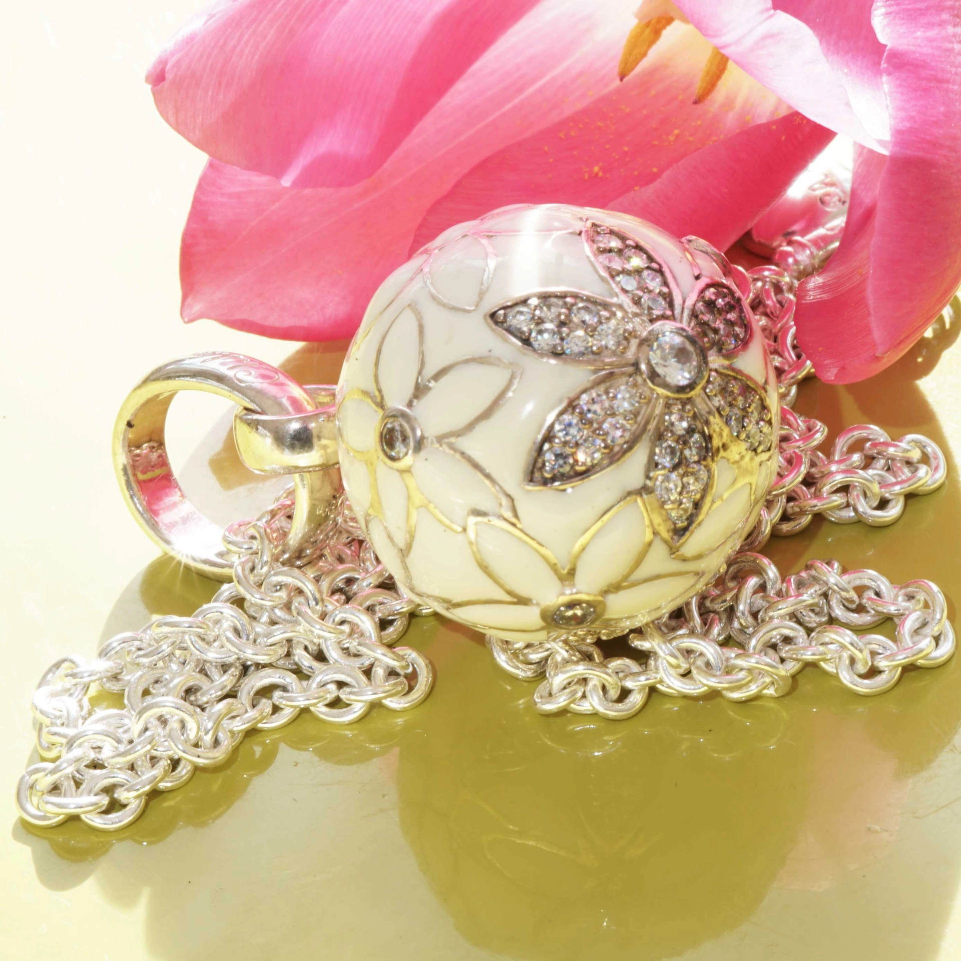 Chilango Pendant Faberge white Flower with Circonia 925 Silver Enamel