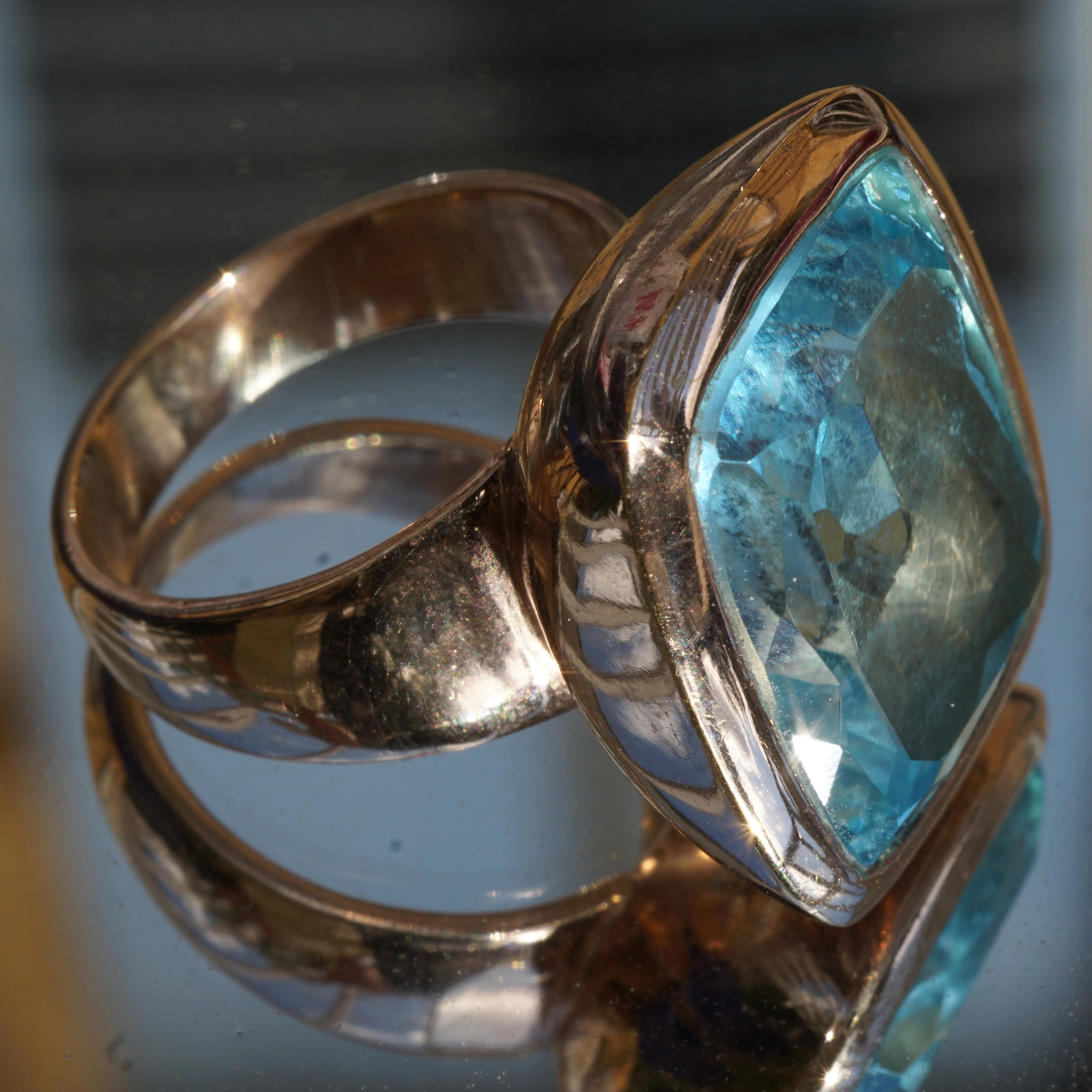 Bluetopaz Ring 27 ct Silver Rosegold Plated....Wow Jewelry