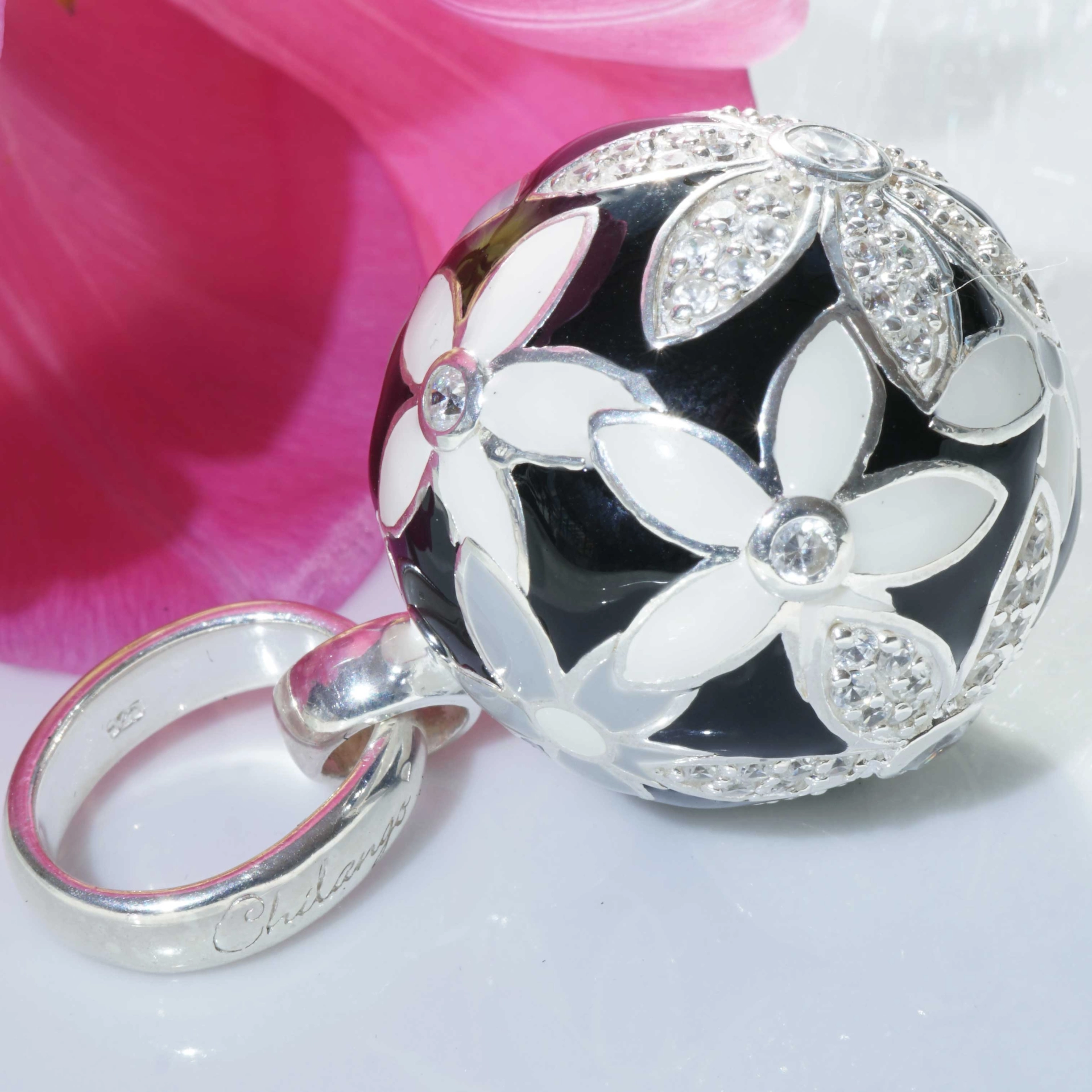 Chilango Pendant Faberge white black Flower with Circonia 925 Silver Enamel