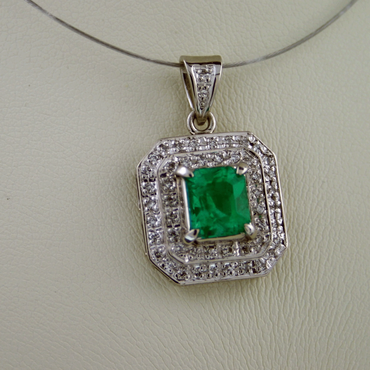 Brillant-Smaragd-Anhänger, 900/-Platin