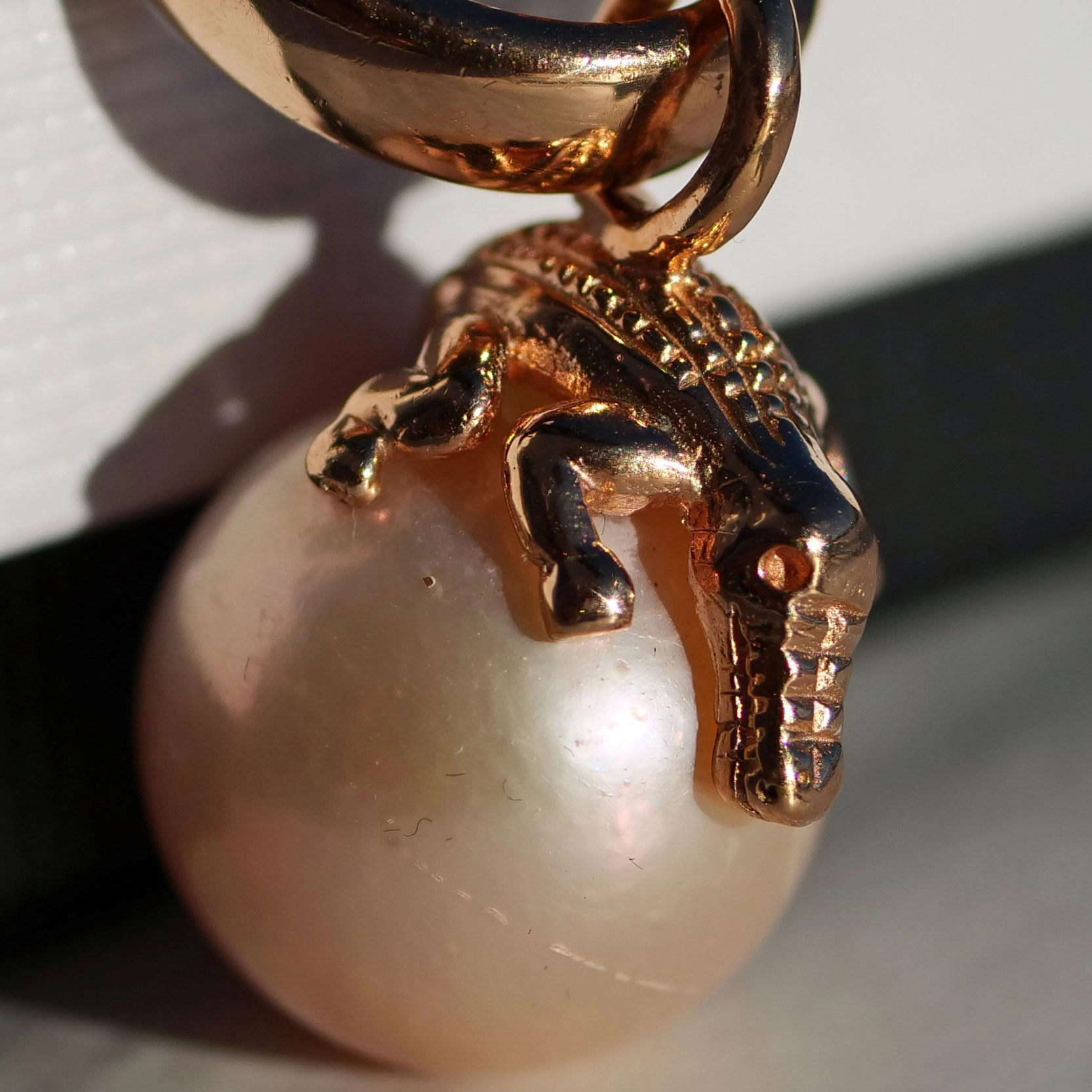 The best Silver Jewelery forever....Pendant Crocs Pearl
