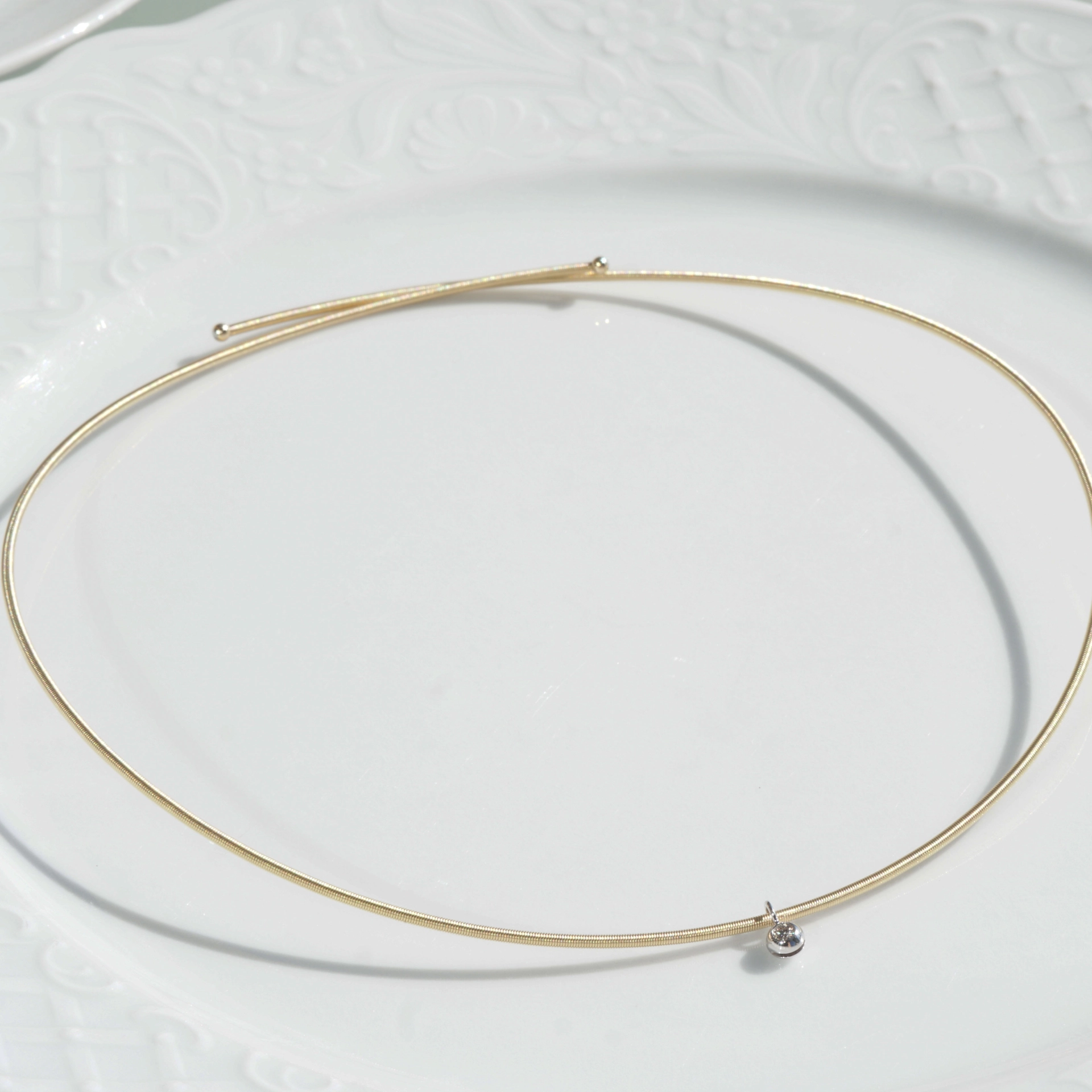Brilliant Necklace Ivy 18 kt Yellow Gold Wire Wrapping Präzion from Jewelery Silhouette Germany