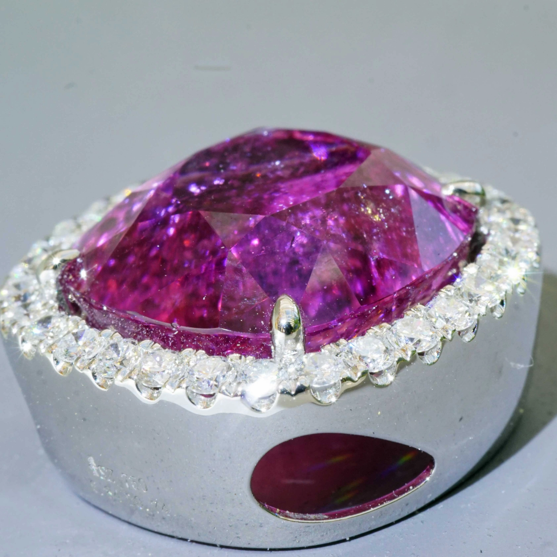Copper Rubelithe 16.84 ct pink-redish Brilliant Pendant 18 kt White Gold...amazing Color