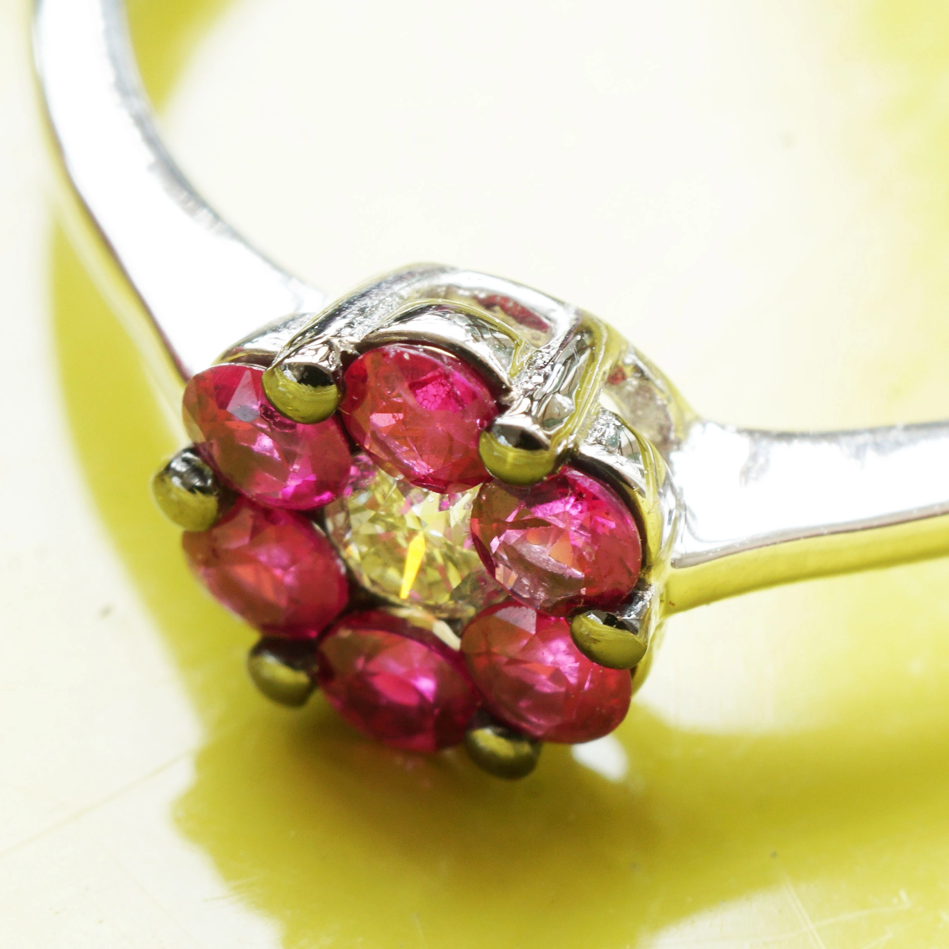 Rubin Brillant Ring 0.32 0.07 ct W-TCR / SI-P 750er Gold Burmafarbe hot