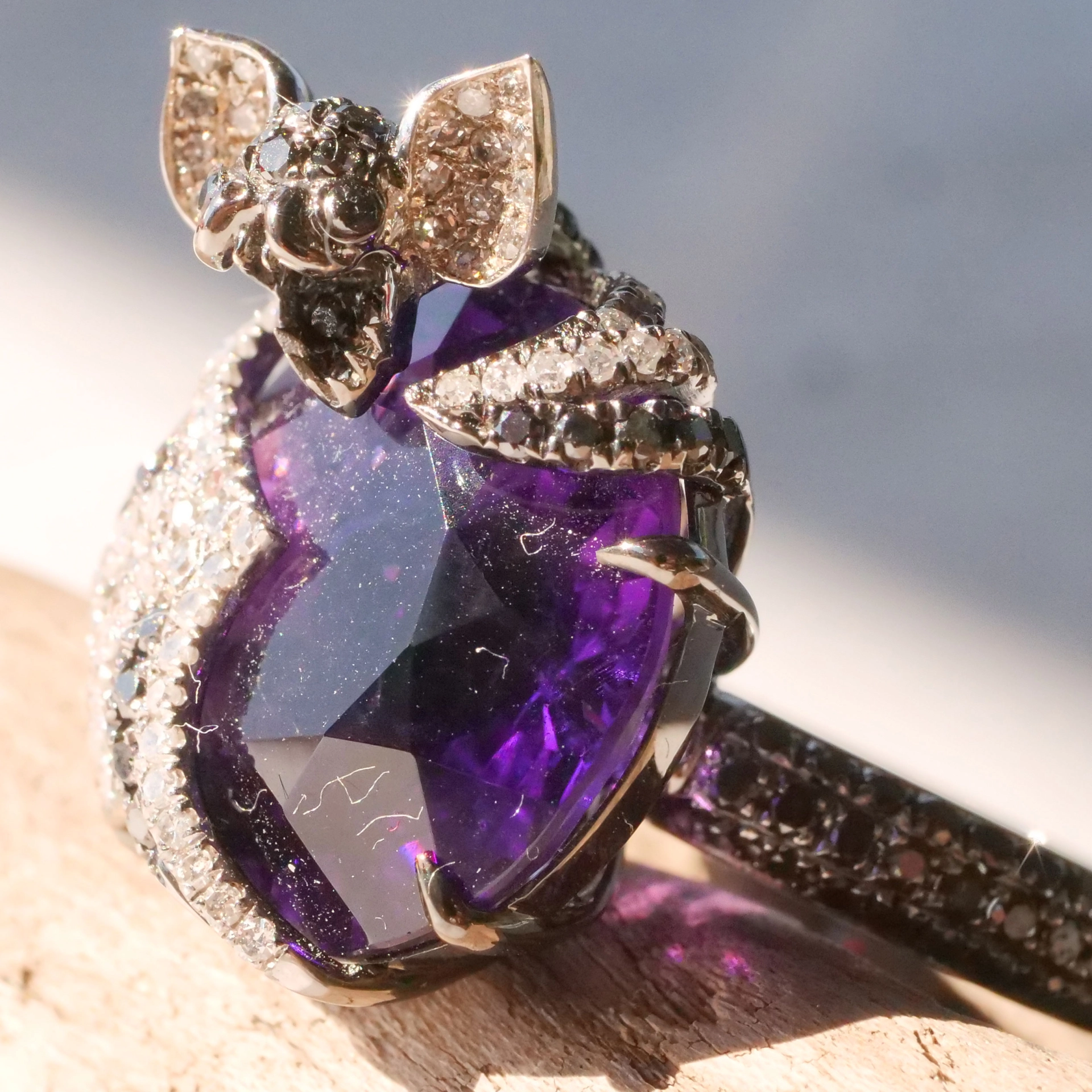 Bat Designer Ring with brasil. Amethyst and Diamonds total ca. 0.89 ct....Creepy