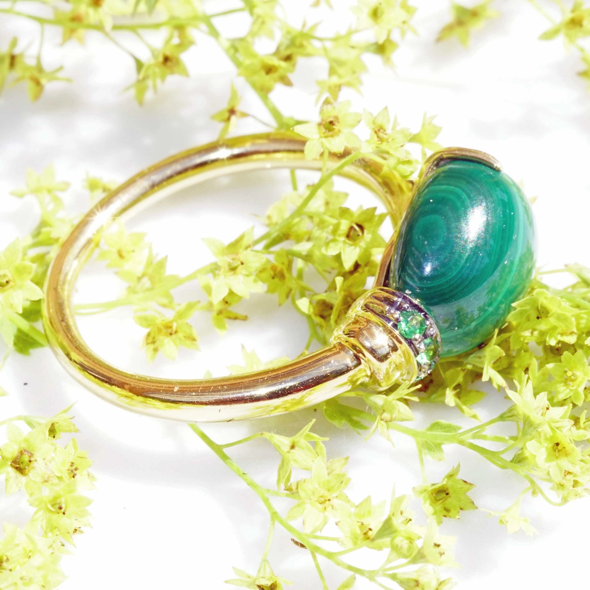 Drop Ring..soo sweet...with malachitet and tsavorithe...made in Italy