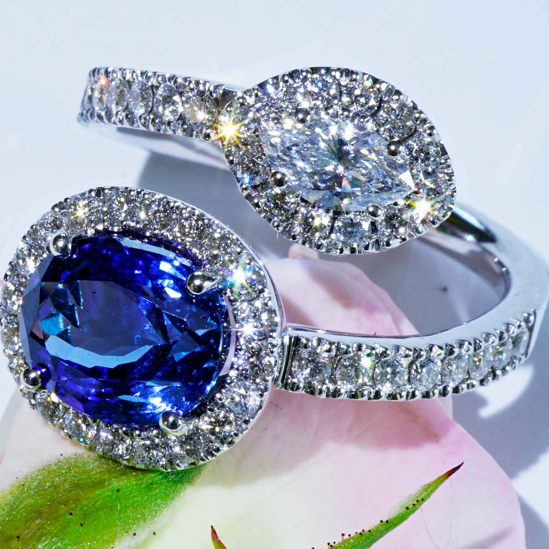 Tanzanite Brilliant Ring 18 kt White Gold Twin Design 1.06 ct with Navette