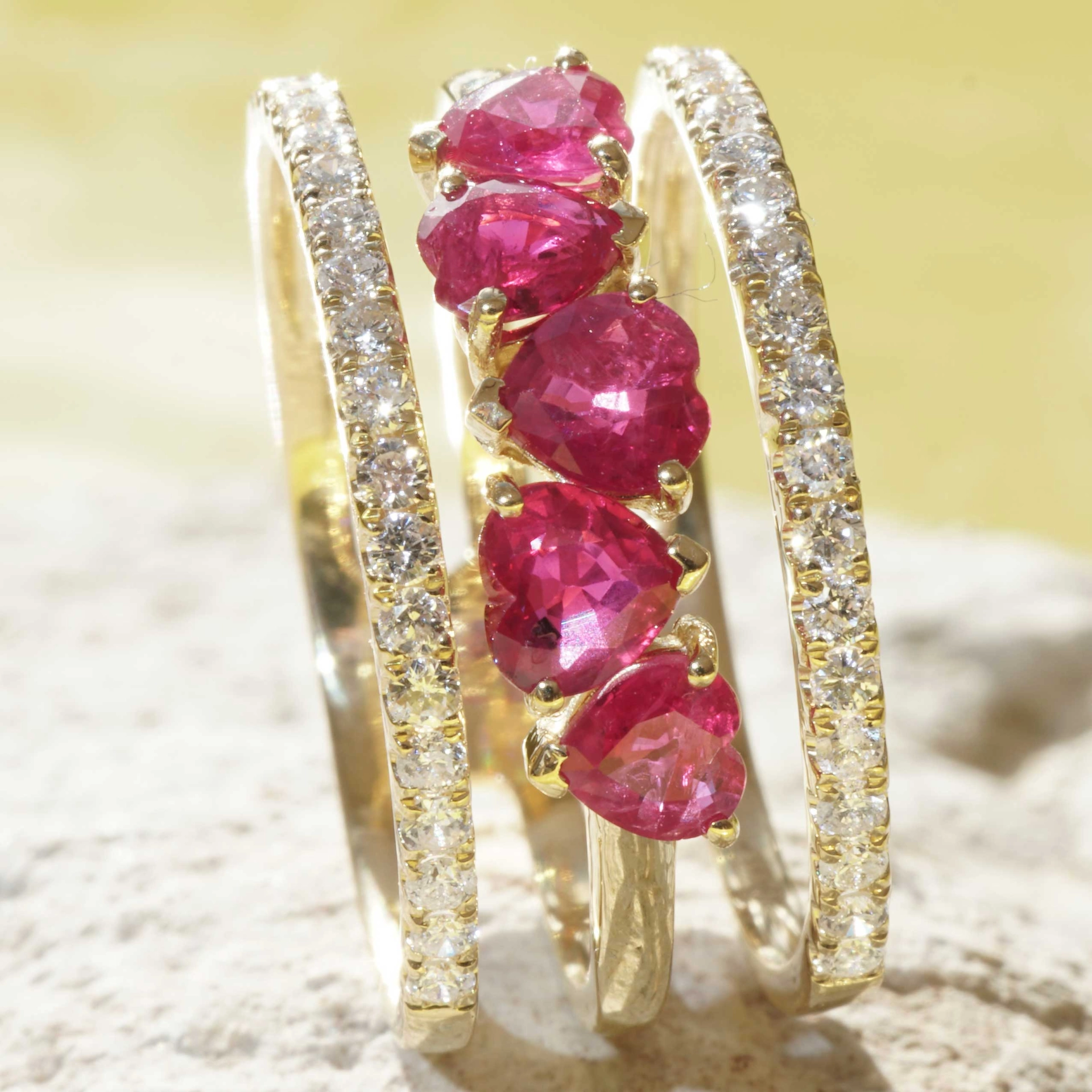 Ruby Brilliant Ring 18 kt Yellowgold....5 Hearts for special occasions....