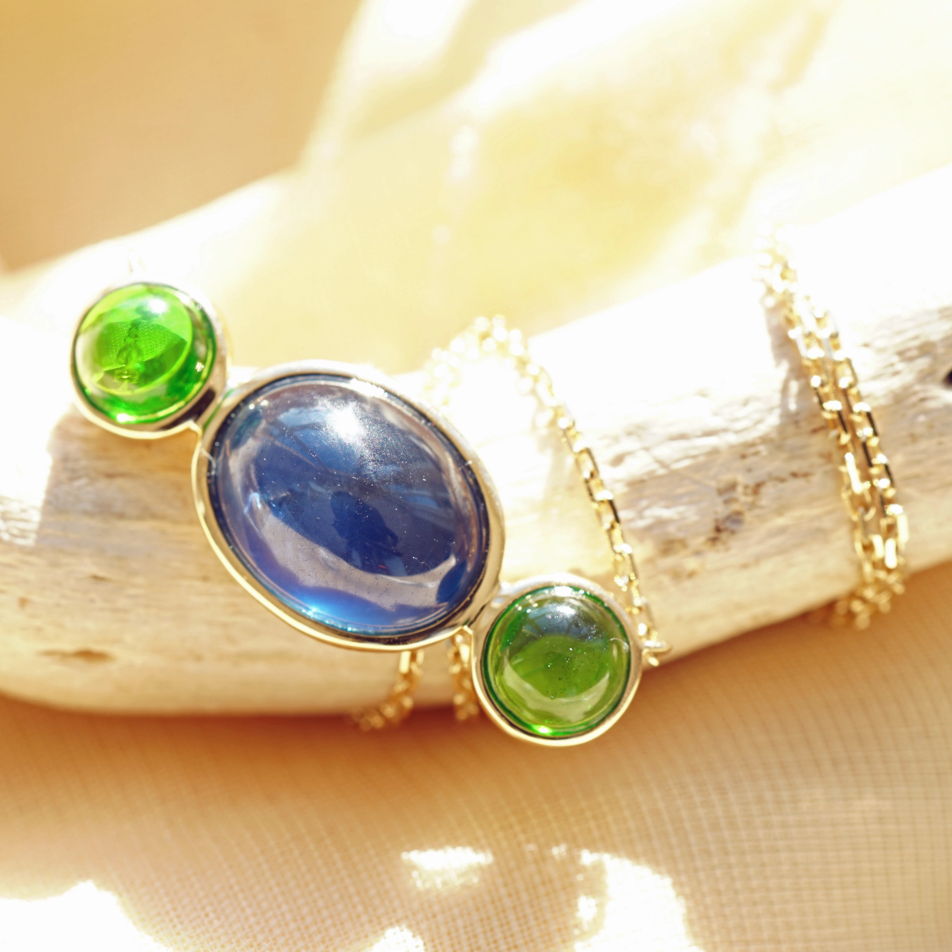 Saphire Diopside Cabochon Necklace 18 kt Yellowgold....great Colors