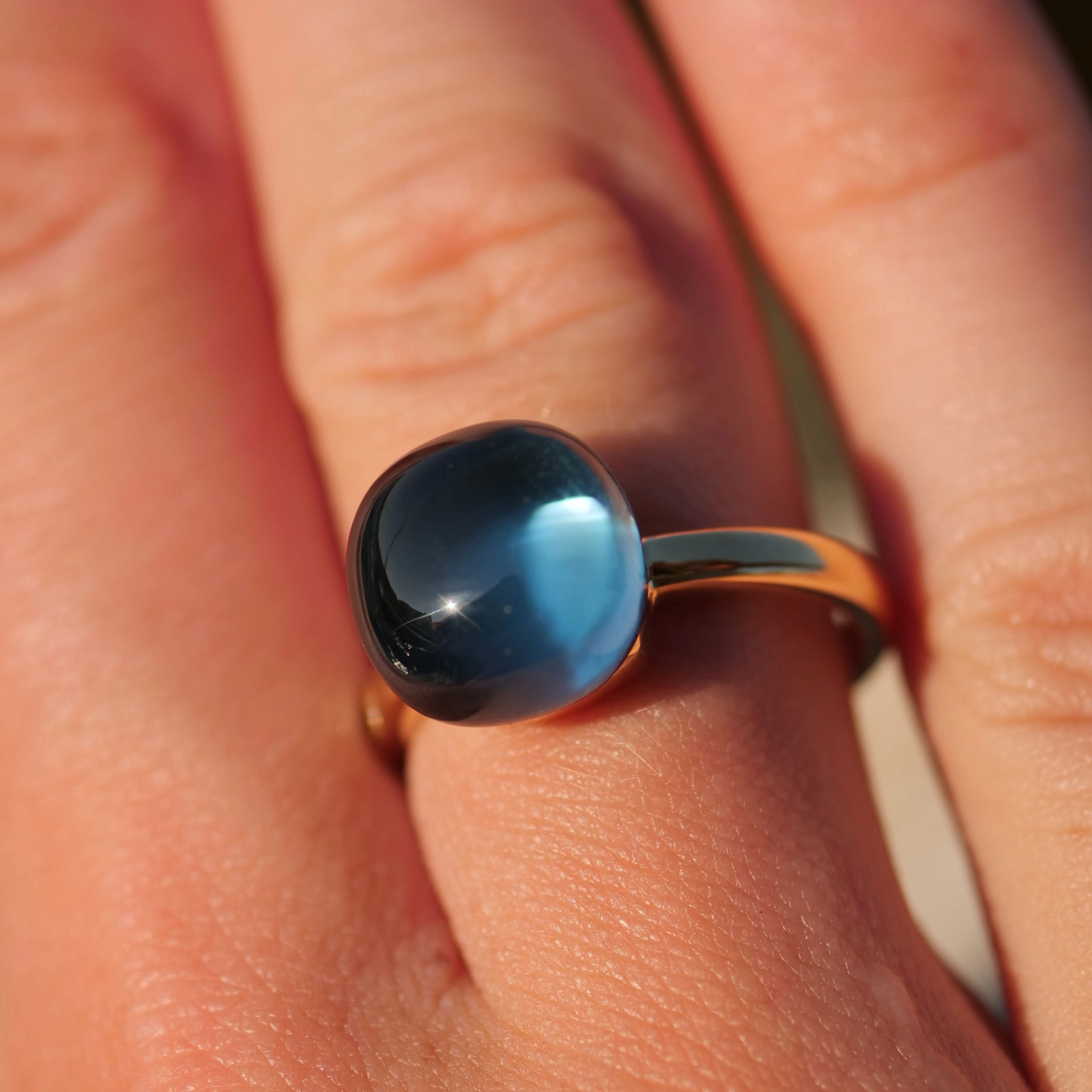 Bluetopaz Brilliant Ring 18 kt Yellow Gold...perfekt floating Effect