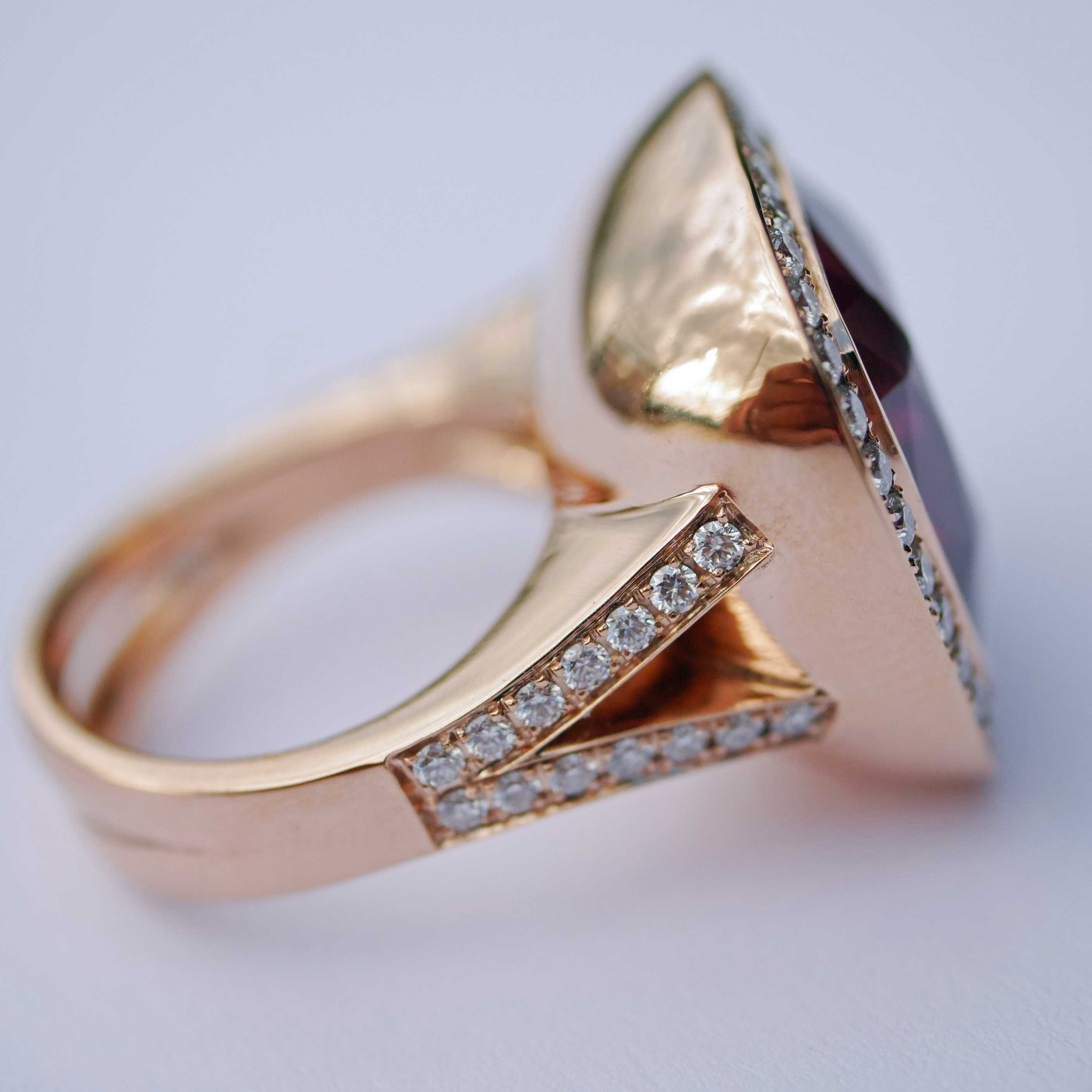 Rare Rubellite Brilliant Ring from Afghanistan 23.10 ct red-pink Exception of Luminosity AAA+