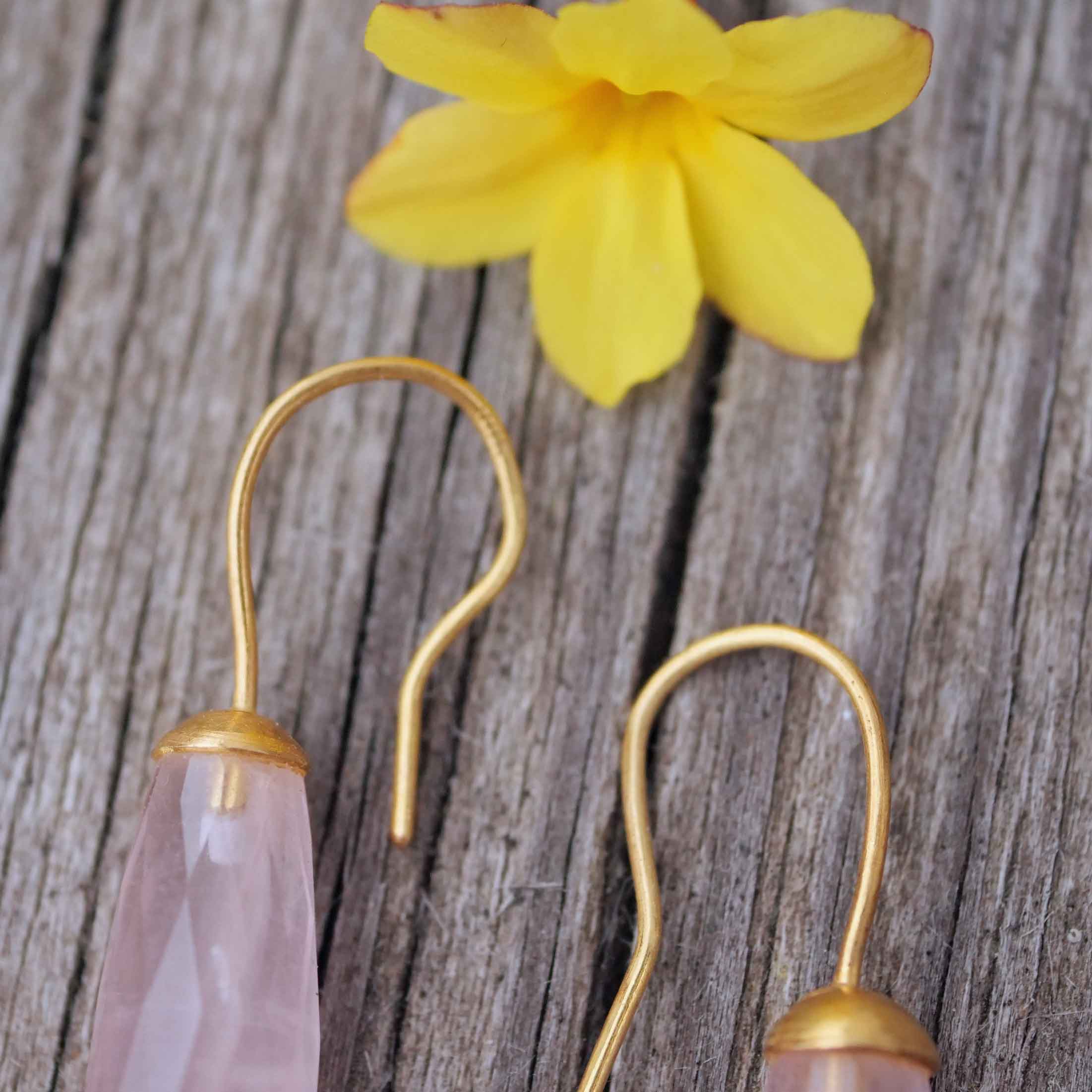 Elegante Rosenquarz Pampel Ohrhänger 900er Silber vergoldet 43 x 8 mm