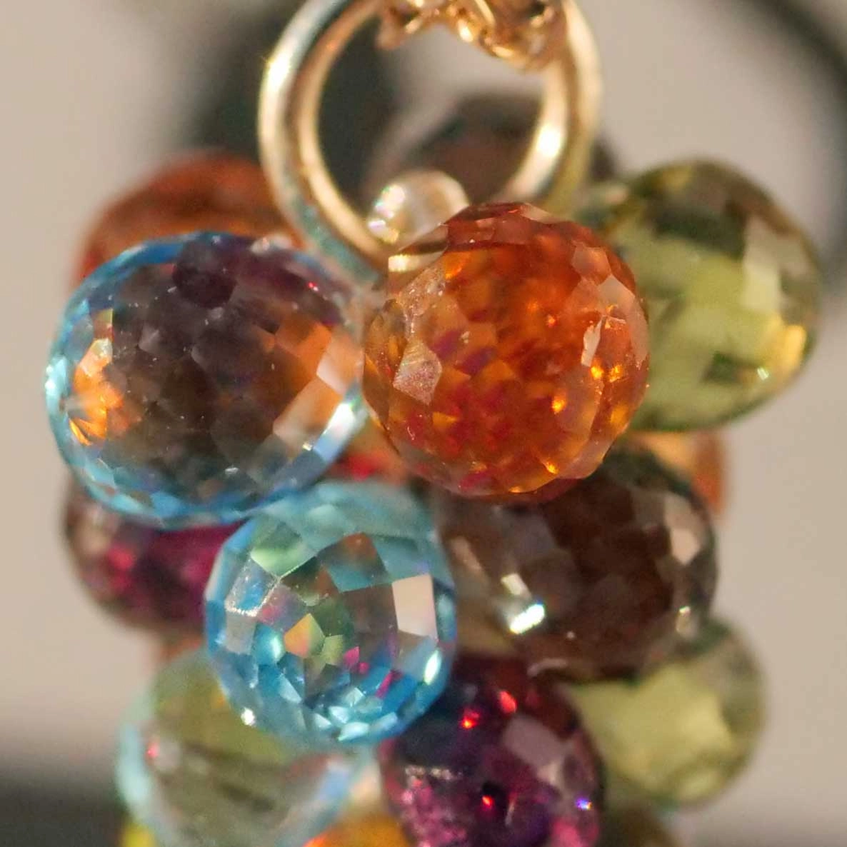 Grape Pendant Multicolor 14kt Yellow Gold 20 ct....skillfully made