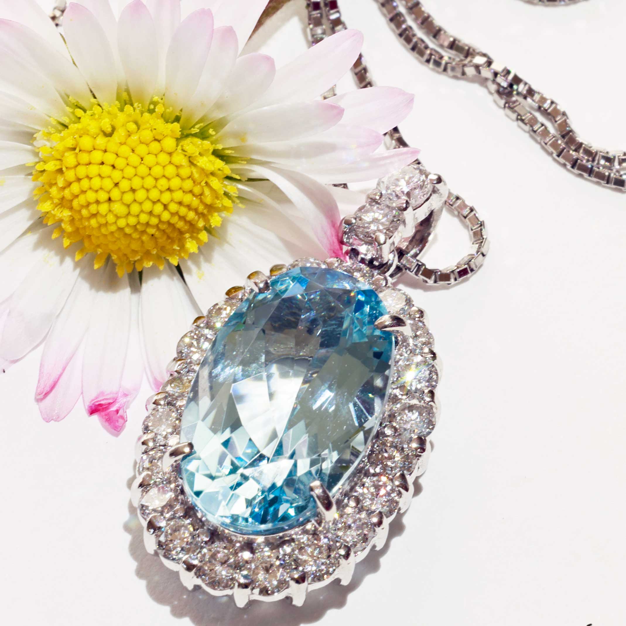 Santa Maria Aquamarin Brilliant Pendant 3.80 ct  0.78 ct 950 platinum Rare Color