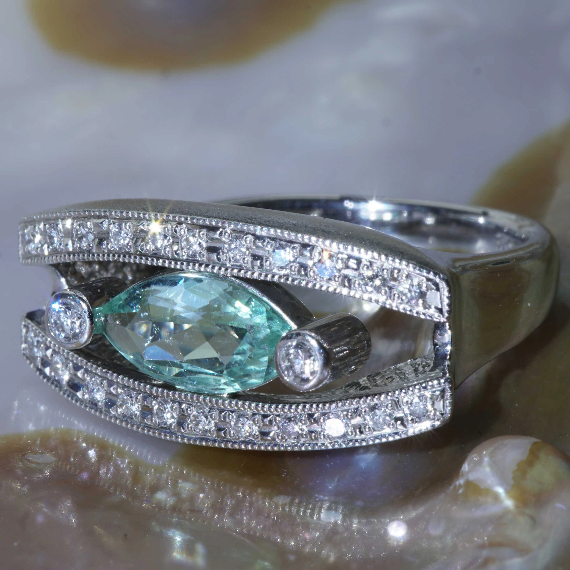 Paraiba Brilliant Ring 0.847 ct 0.28 ct Platinum almost eyeclear