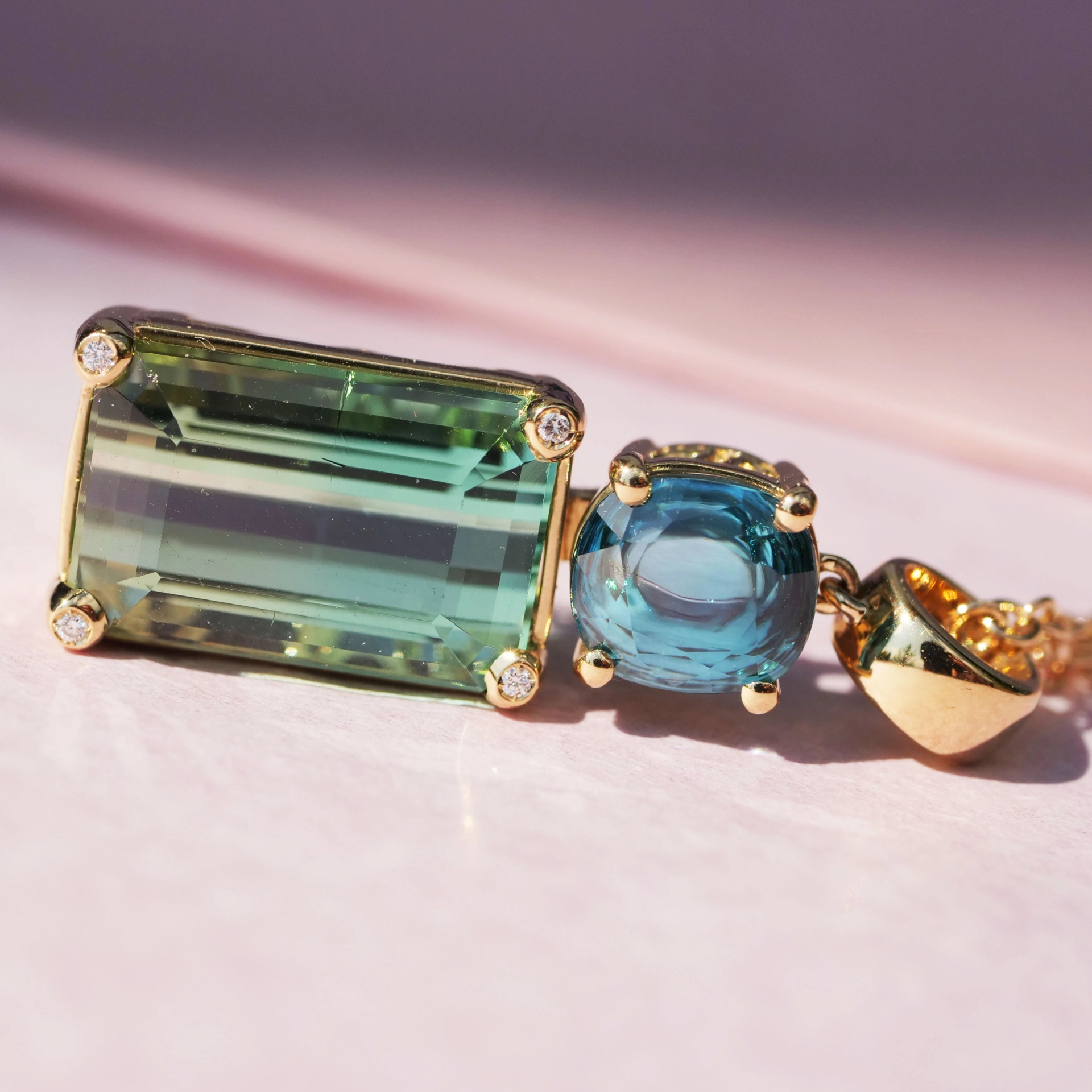 Tourmaline Zirkon Brilliant Pendant in 750 Yellow Gold blue-green Bicolor. 9.60 ct Africa/Congo