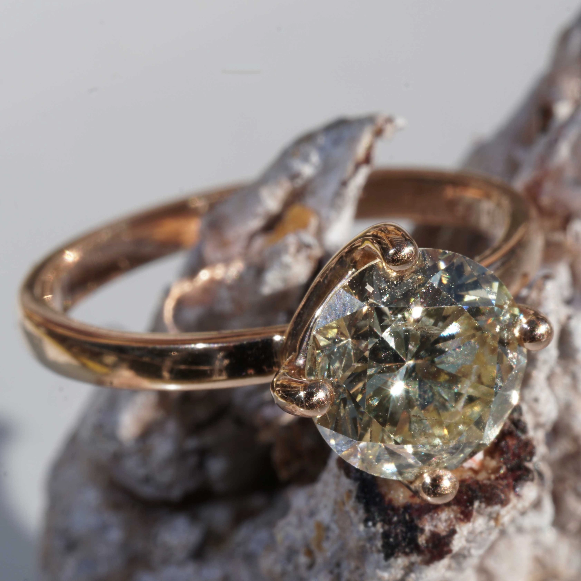 Solitaire Brilliant Ring 18 kt Rose Gold 1.81 ct M / SI...makes your heart beat faster