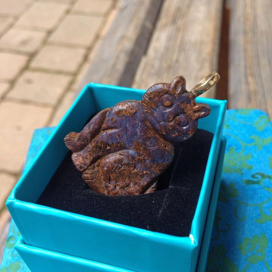 Boulder-Opal-Anhänger mit großer Rundöse in 585er-Gelbgold