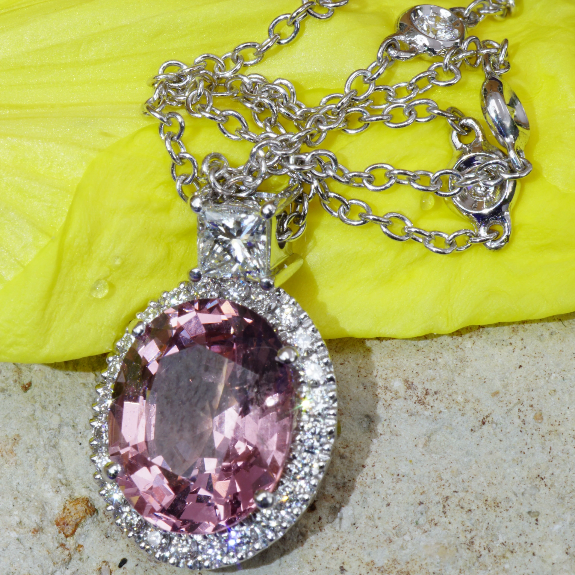 Spinel Diamond Necklace 3.46 ct AAA+....Great Luminosity 18 kt whitegold