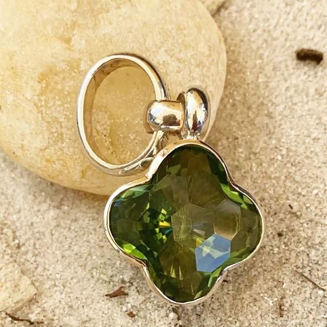Chilango Anhänger intensiv Green Amethyst Flower Diamond Cut 925er Silber