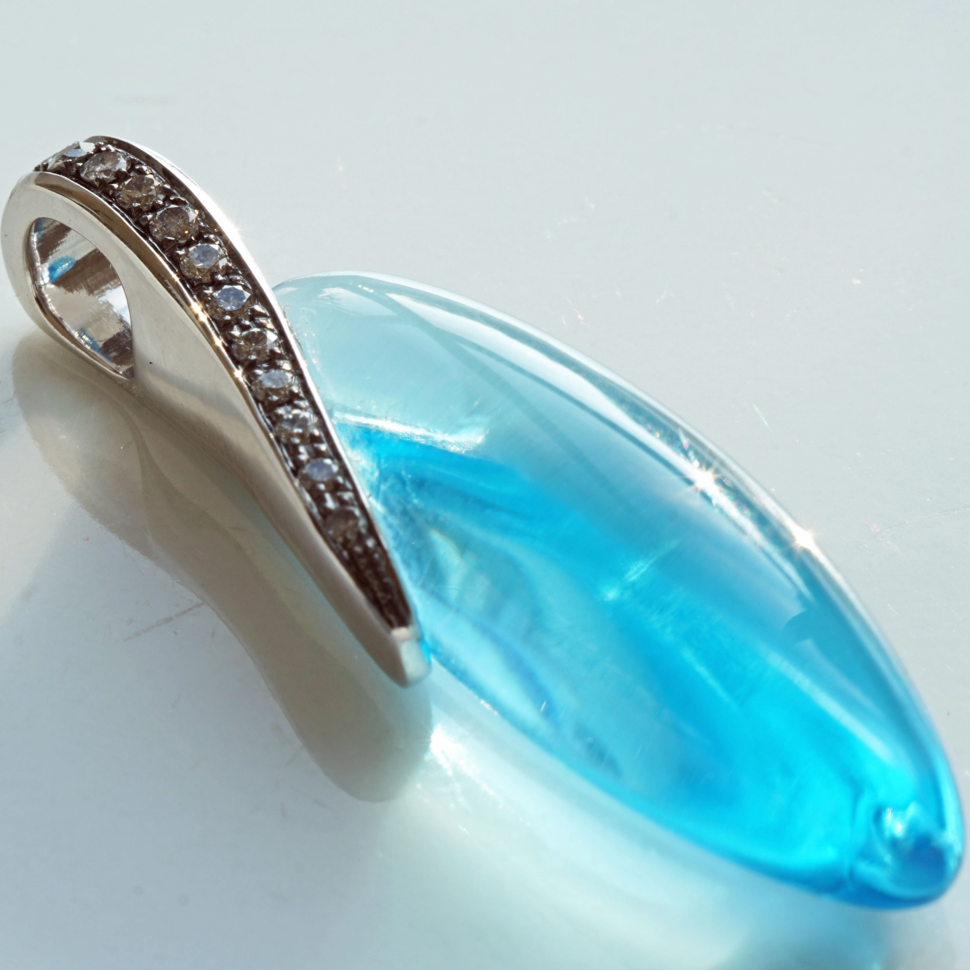 Amazing Color Blue forever a Blue Topas approx. 24 ct modern Setting with Grey Diamonds
