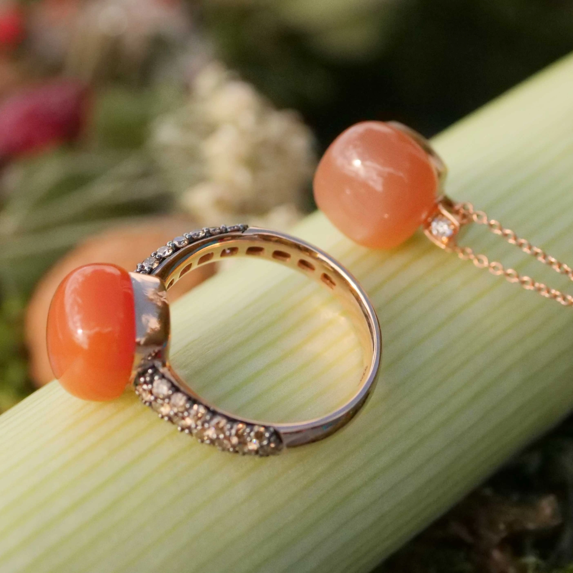 Moonstone Brilliant Pendant with Chain 18 kt Rose Gold...perfekt floating Effect